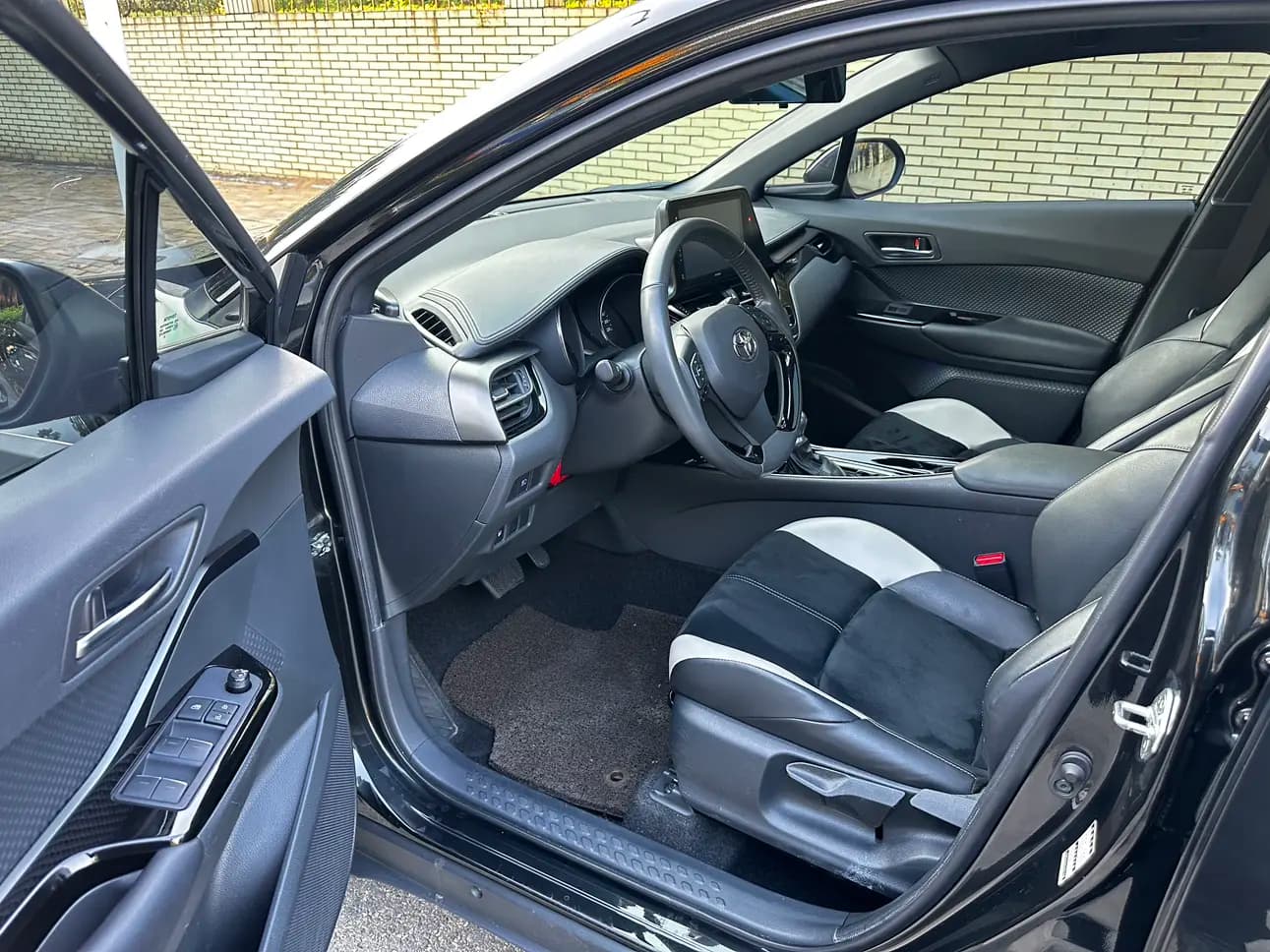 Toyota C-HR Hybrid 2021 г. 41070 км. — фото 14