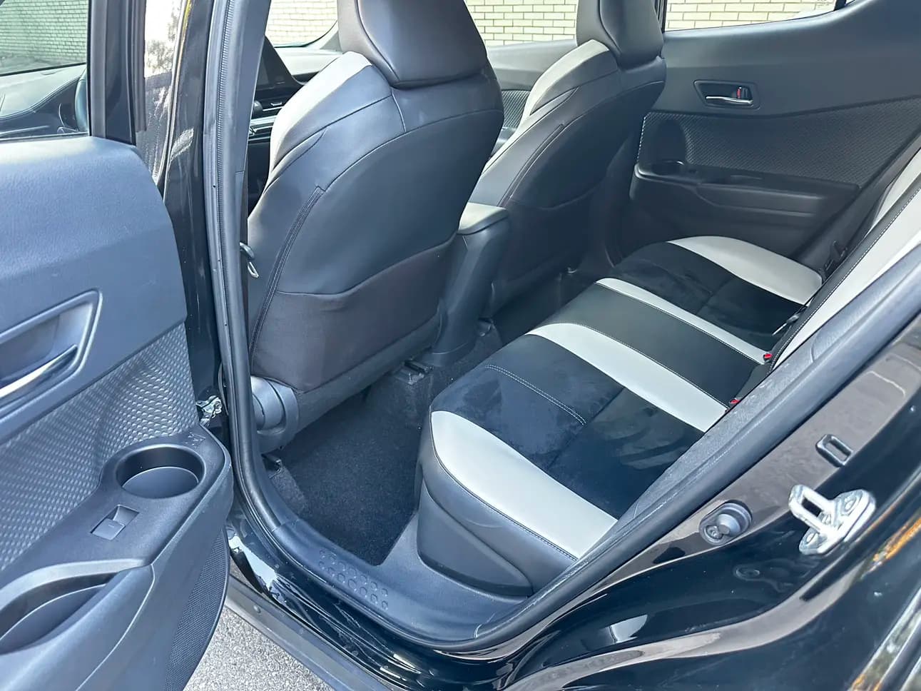Toyota C-HR Hybrid 2021 г. 41070 км. — фото 15