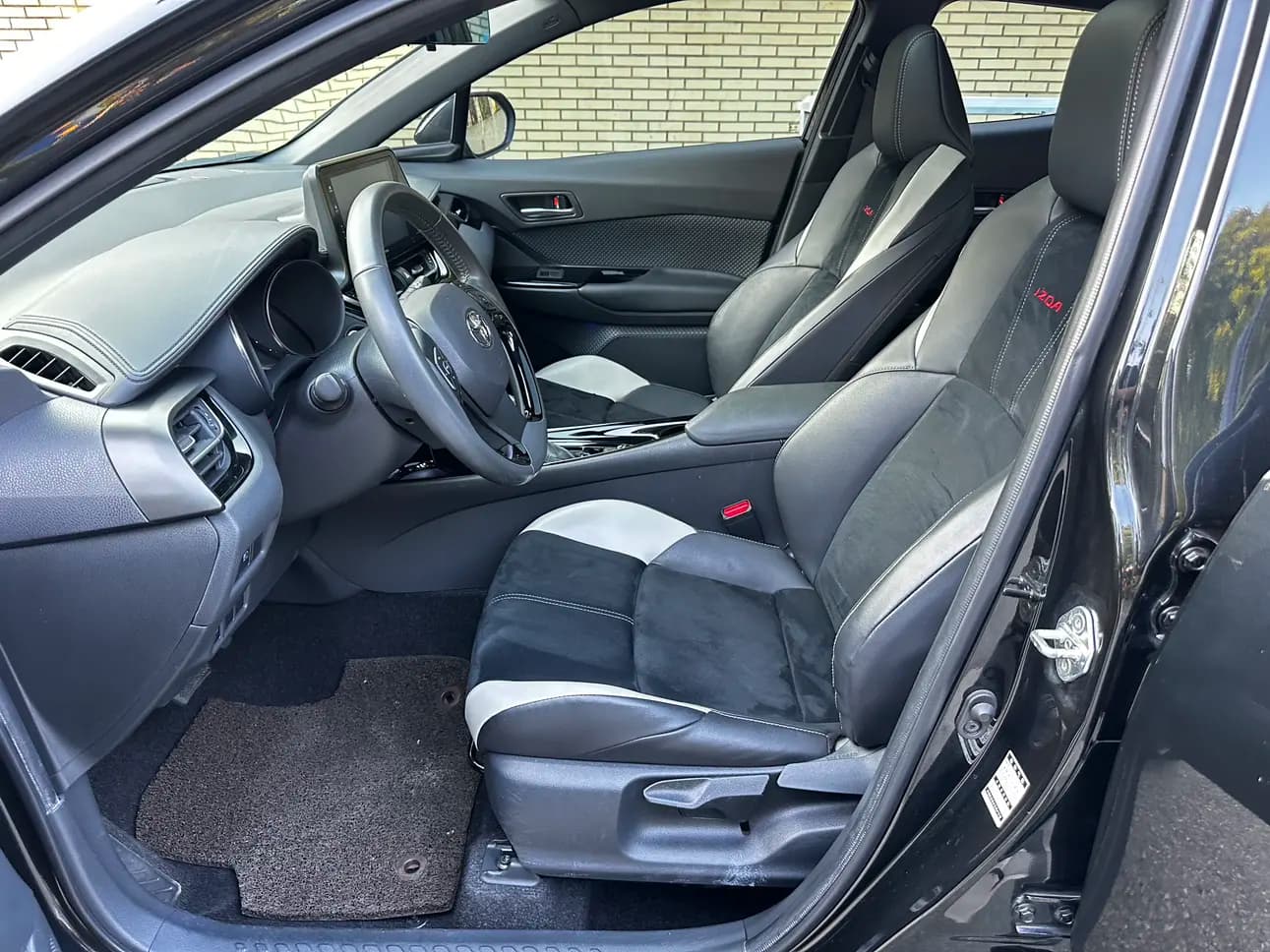 Toyota C-HR Hybrid 2021 г. 41070 км. — фото 16