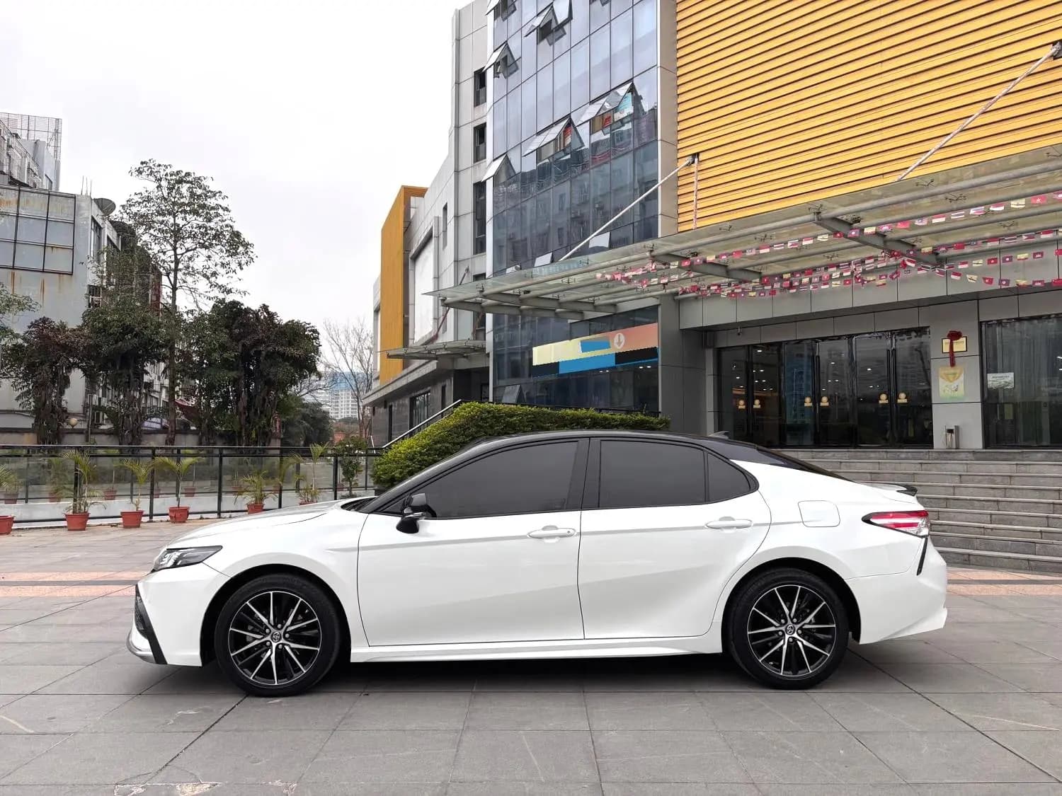 Toyota Camry 2023 г. 26057 км. — фото 3