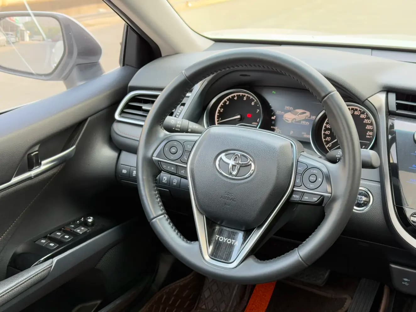 Toyota Camry 2021 г. 48058 км. — фото 13