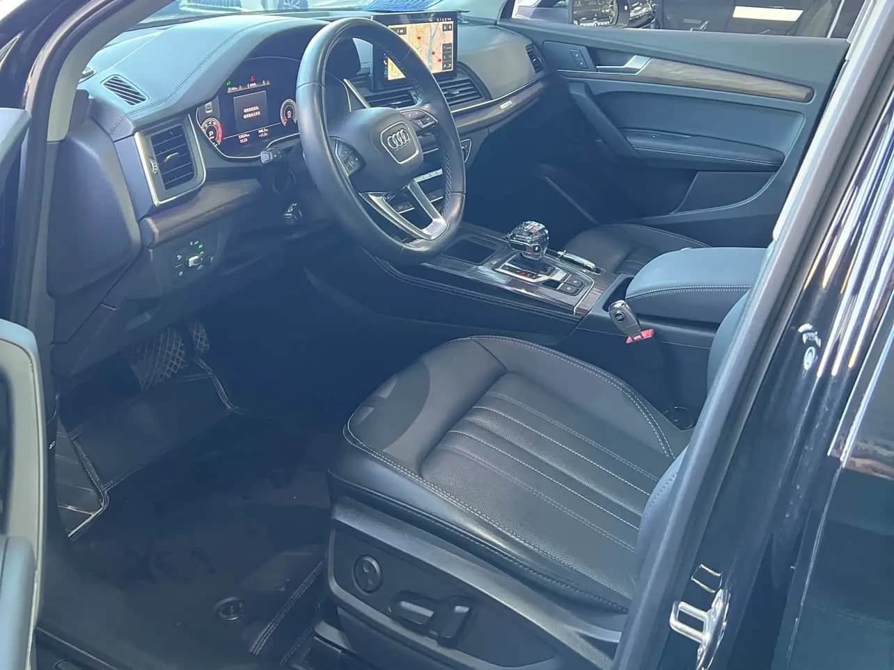 Audi Q5L 2023 г. 53005 км. — фото 12