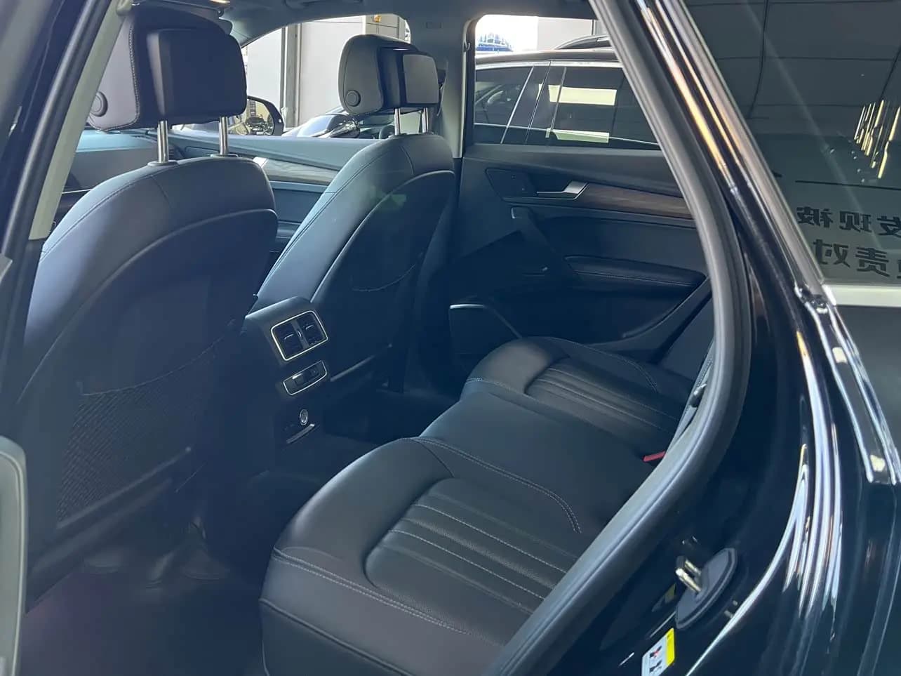 Audi Q5L 2023 г. 53005 км. — фото 13