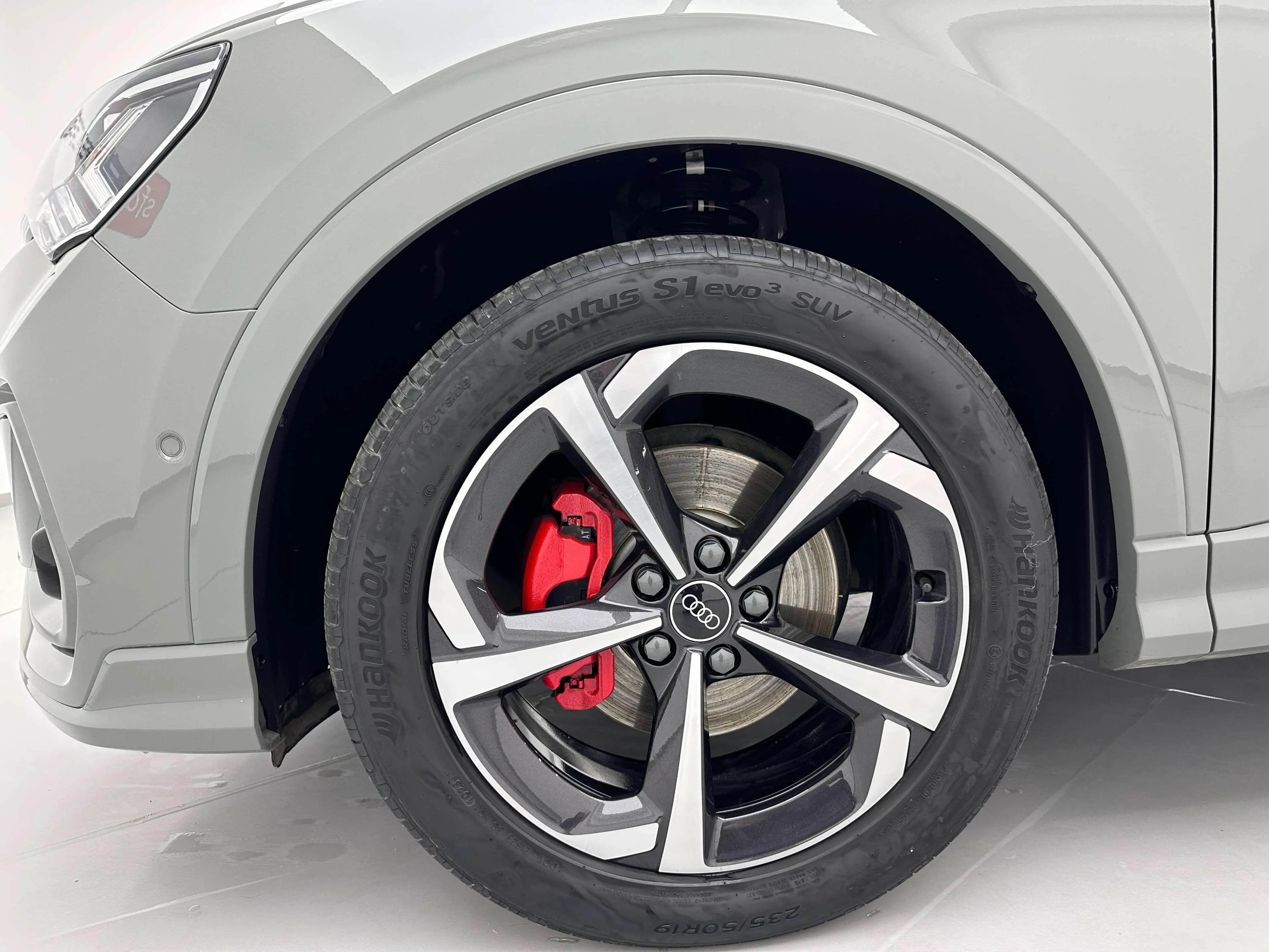 Audi Q3 2023 г. 38011 км. — фото 11