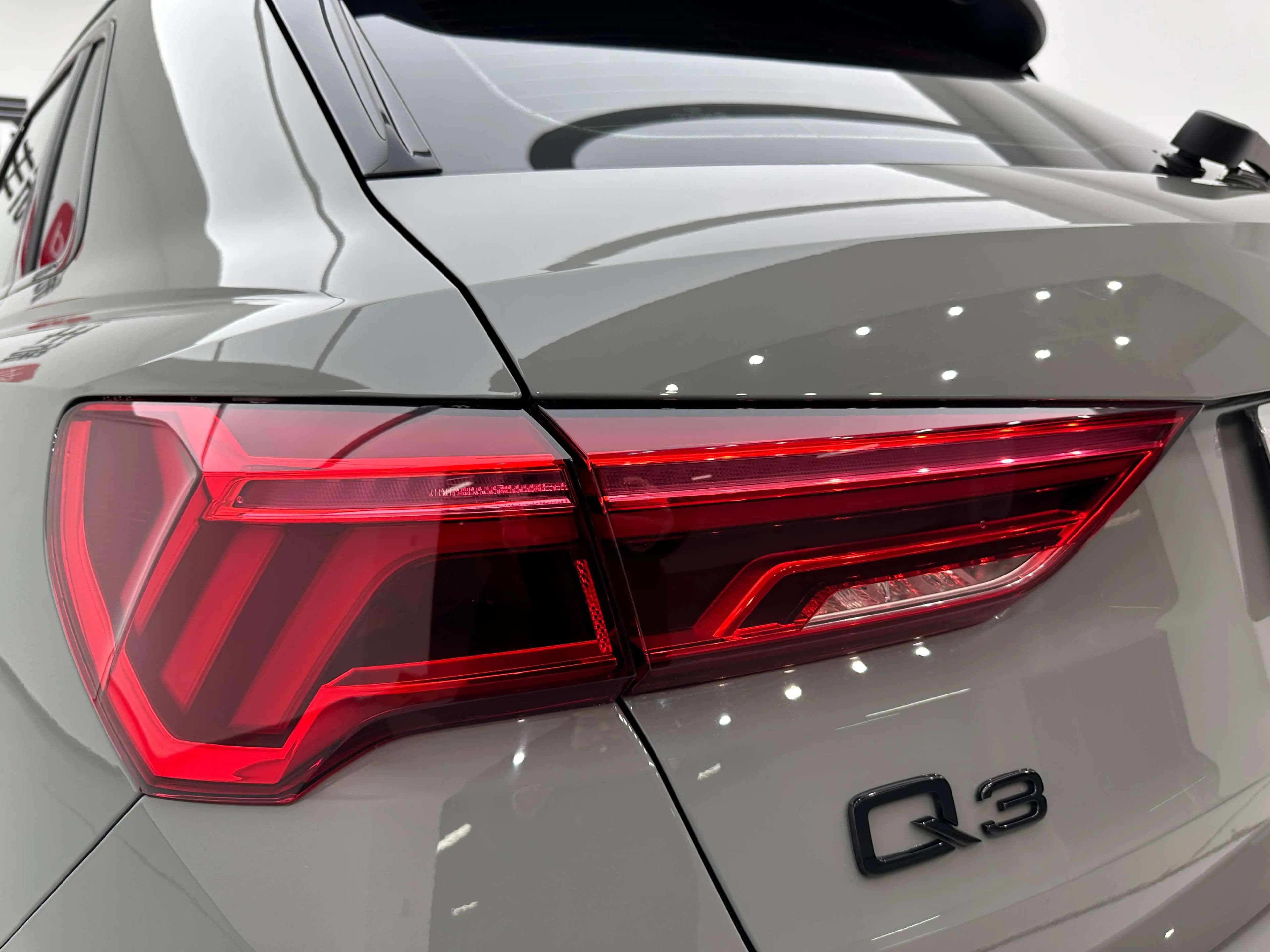 Audi Q3 2023 г. 38011 км. — фото 10