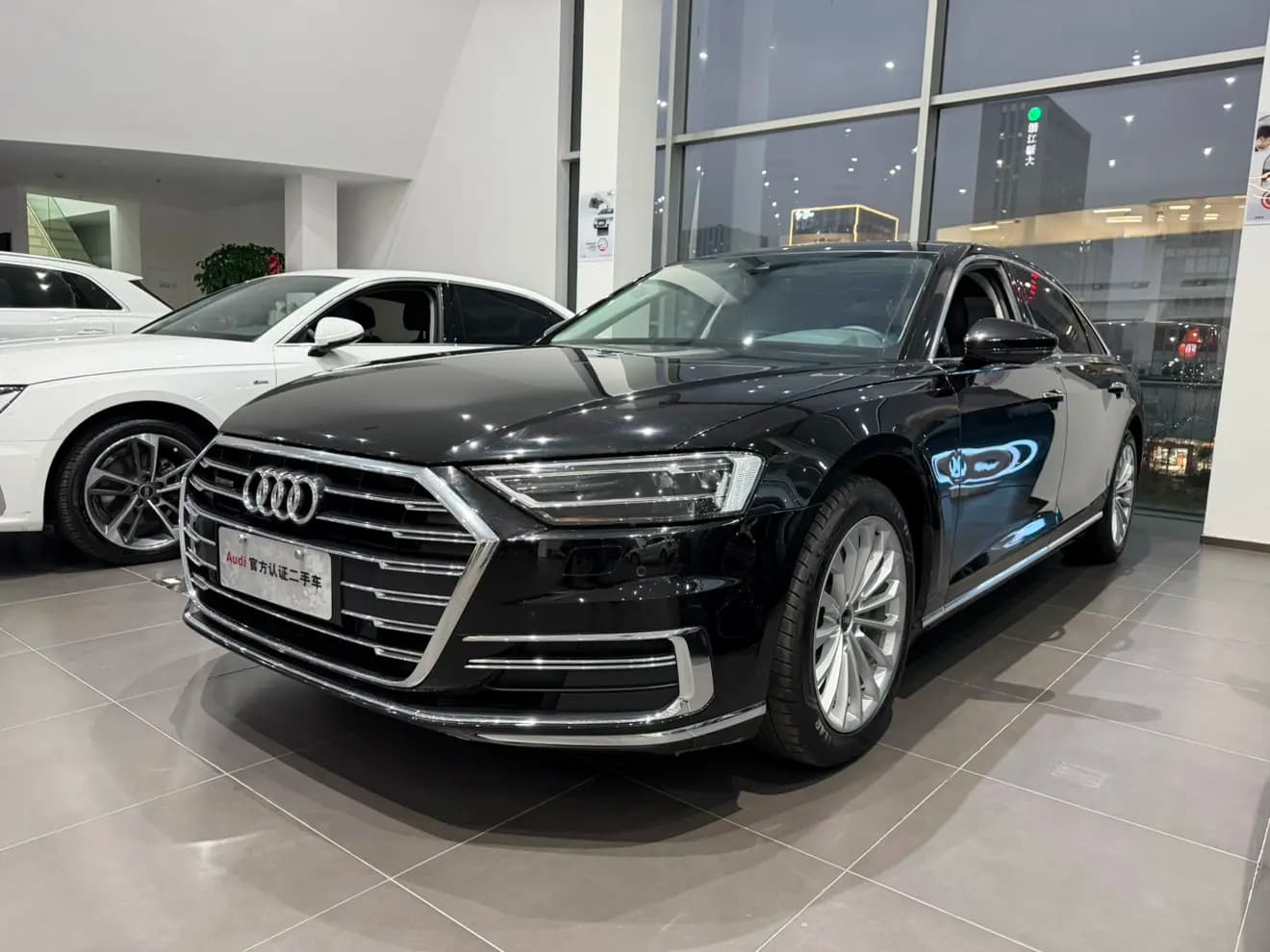 Audi A8 2021 г. 67926 км.