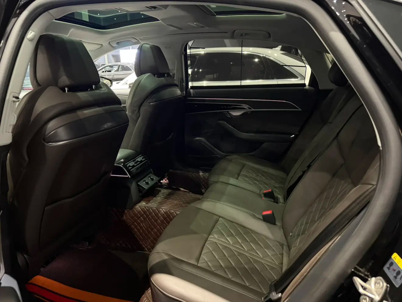 Audi A8 2021 г. 67926 км. — фото 11