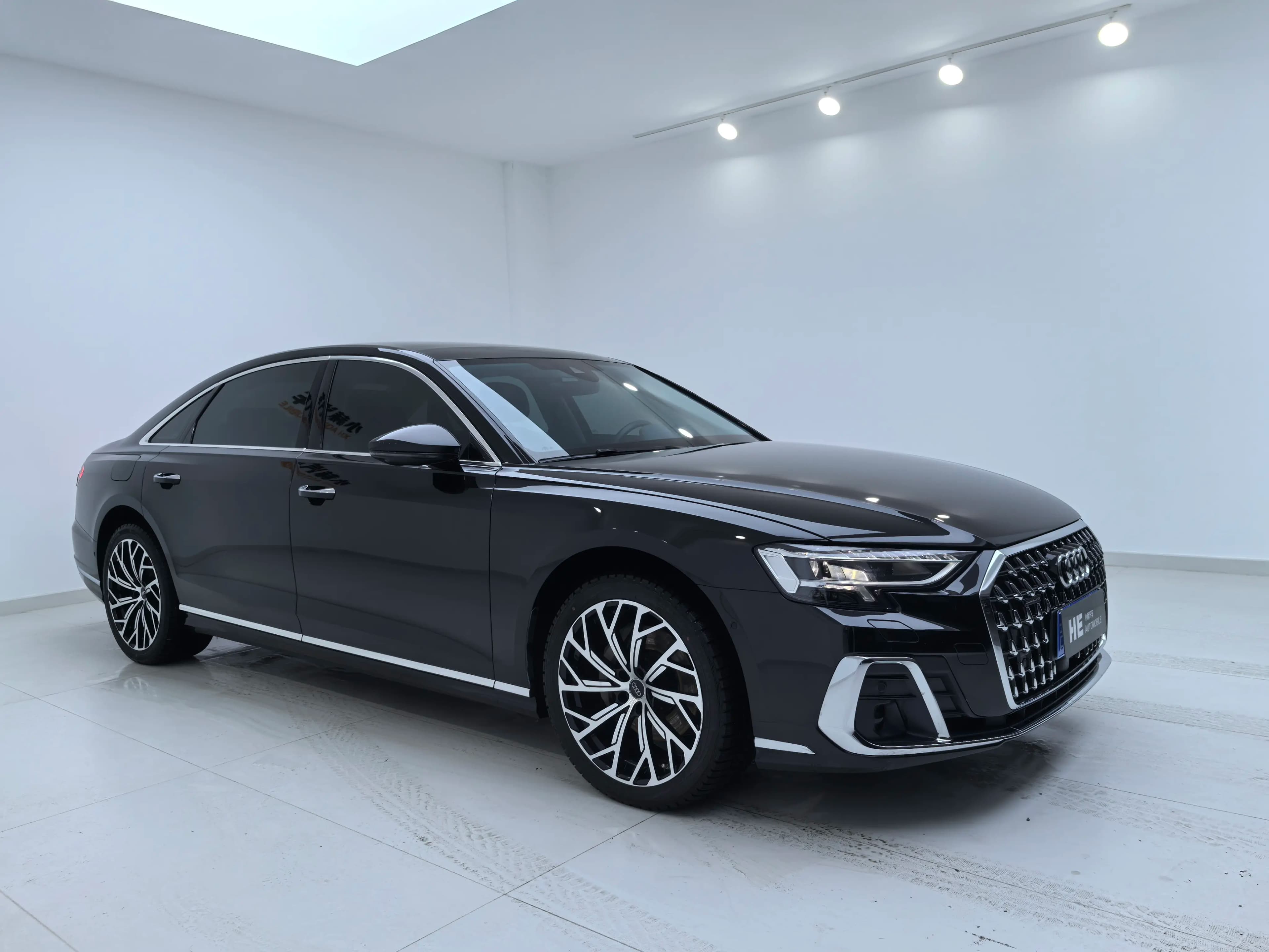 Audi A8 2023 г. 44028 км. — фото 3