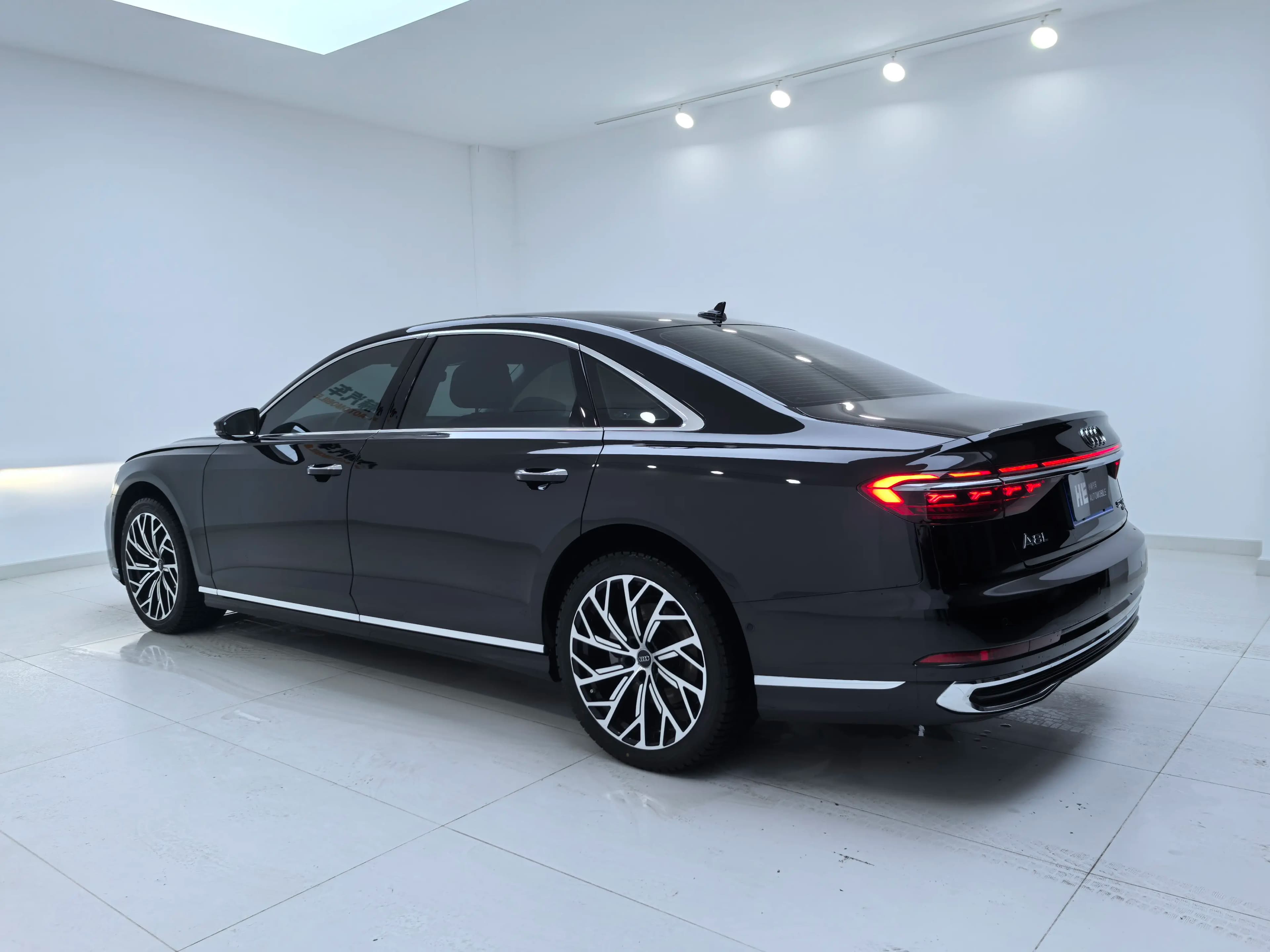 Audi A8 2023 г. 44028 км. — фото 4