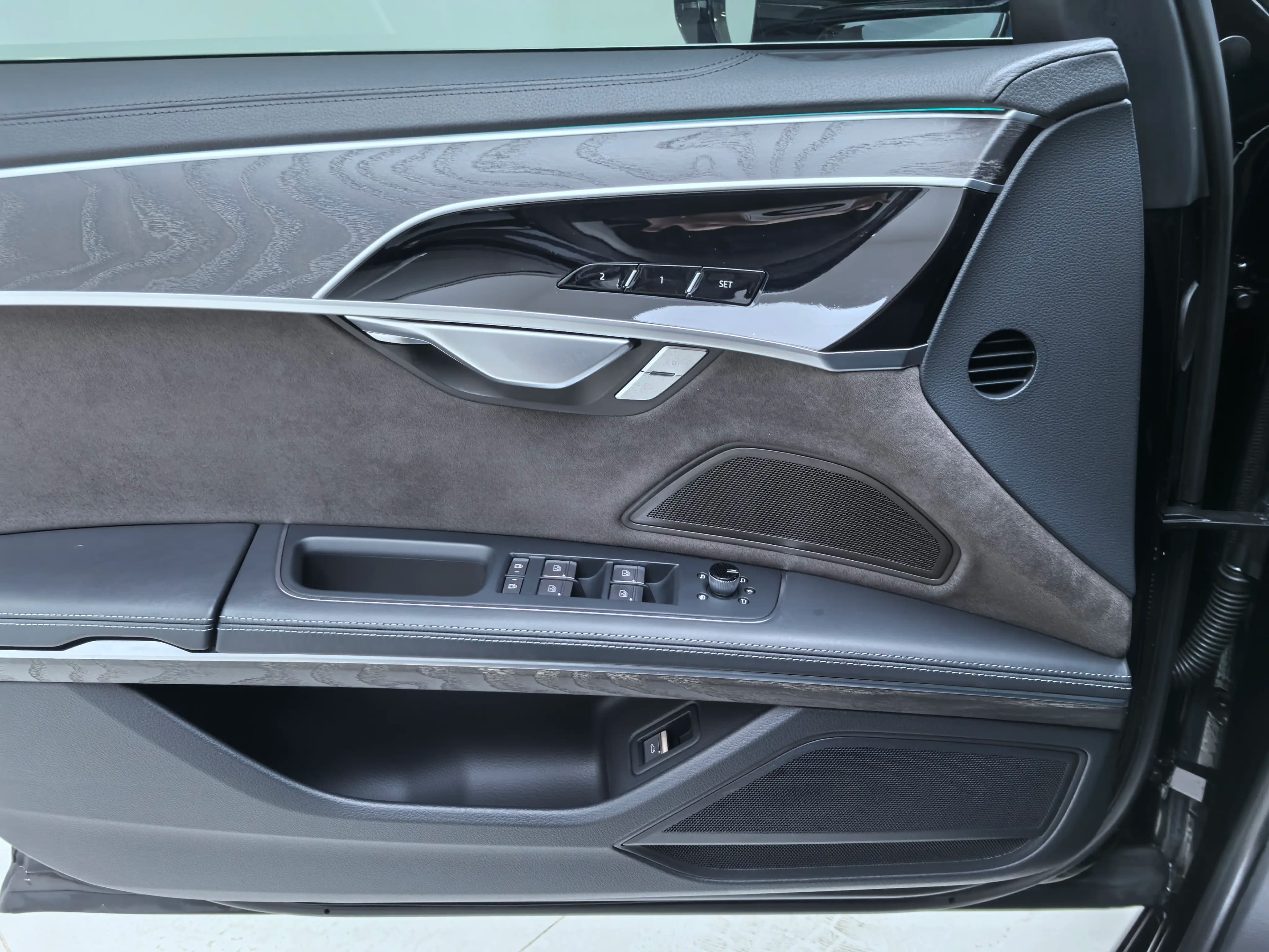 Audi A8 2023 г. 44028 км. — фото 9