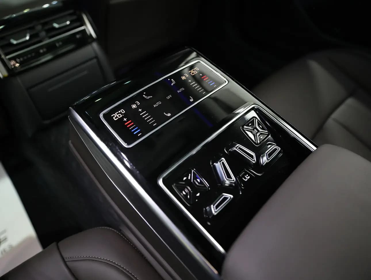Audi A8 2025 г. 20029 км. — фото 12