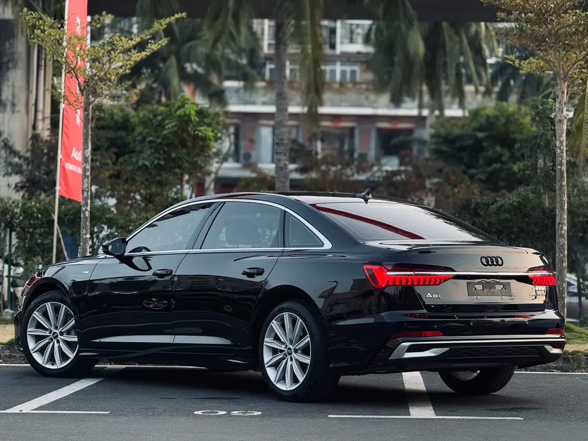 Audi A6L 2023 г. 37141 км. — фото 3