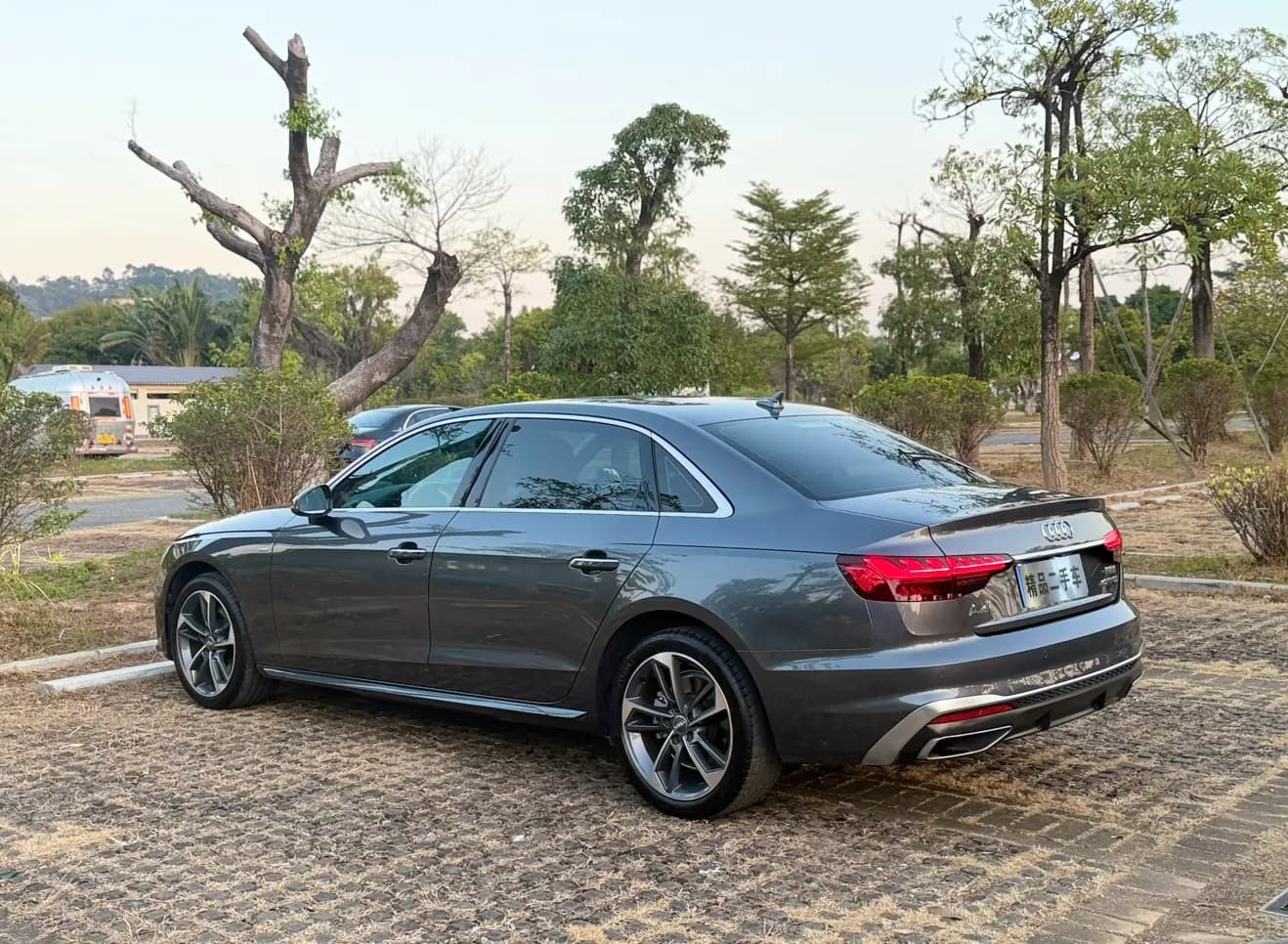 Audi A4L 2021 г. 80137 км. — фото 4