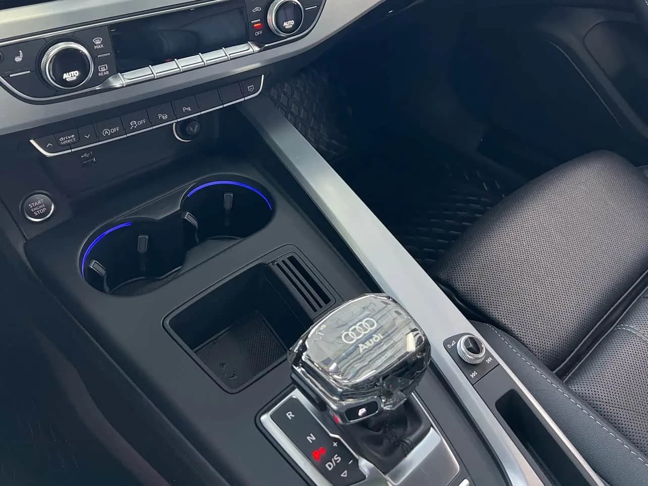 Audi A4L 2022 г. 82128 км. — фото 11