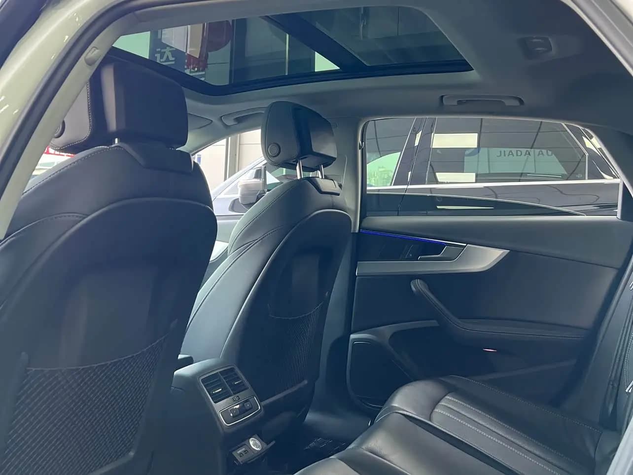 Audi A4L 2022 г. 82128 км. — фото 15