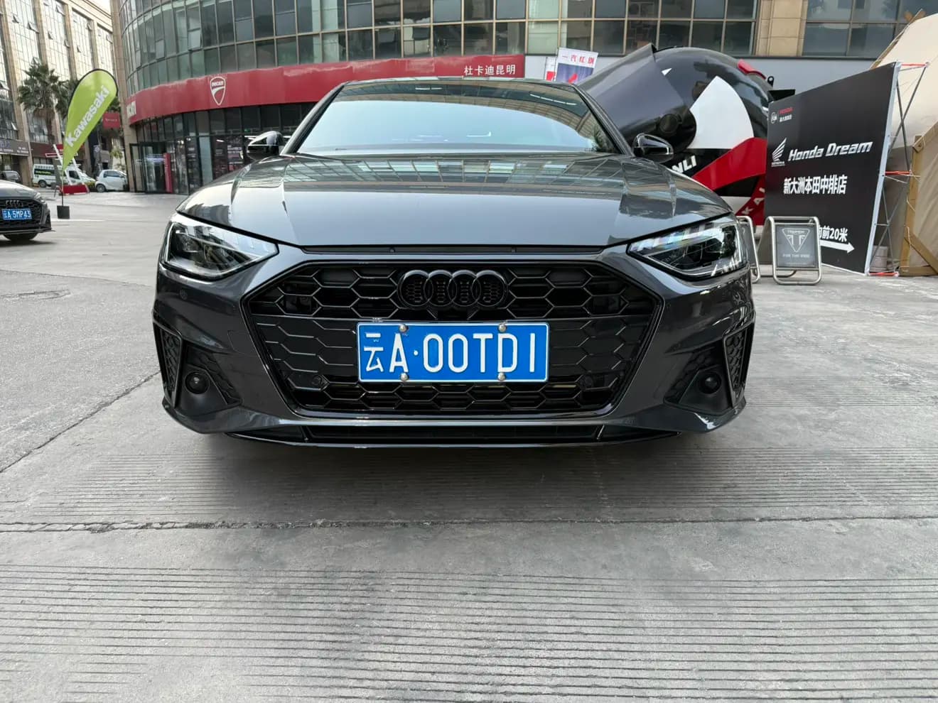 Audi A4L 2023 г. 26106 км. — фото 2