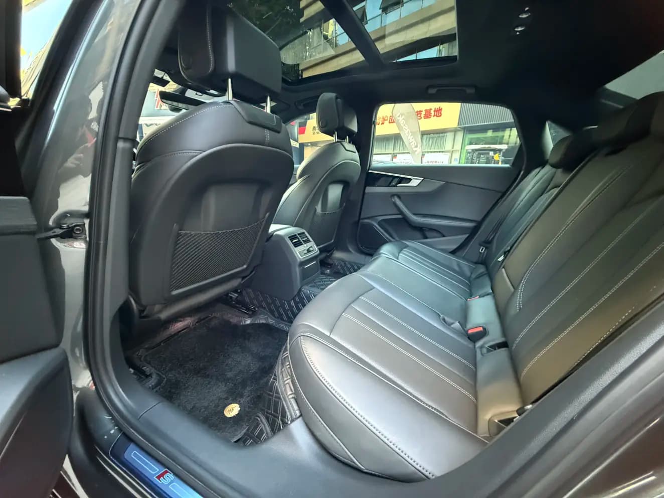 Audi A4L 2023 г. 26106 км. — фото 27