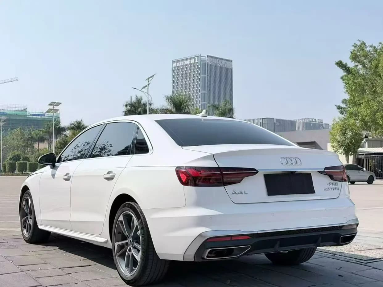 Audi A4L 2022 г. 90090 км. — фото 4
