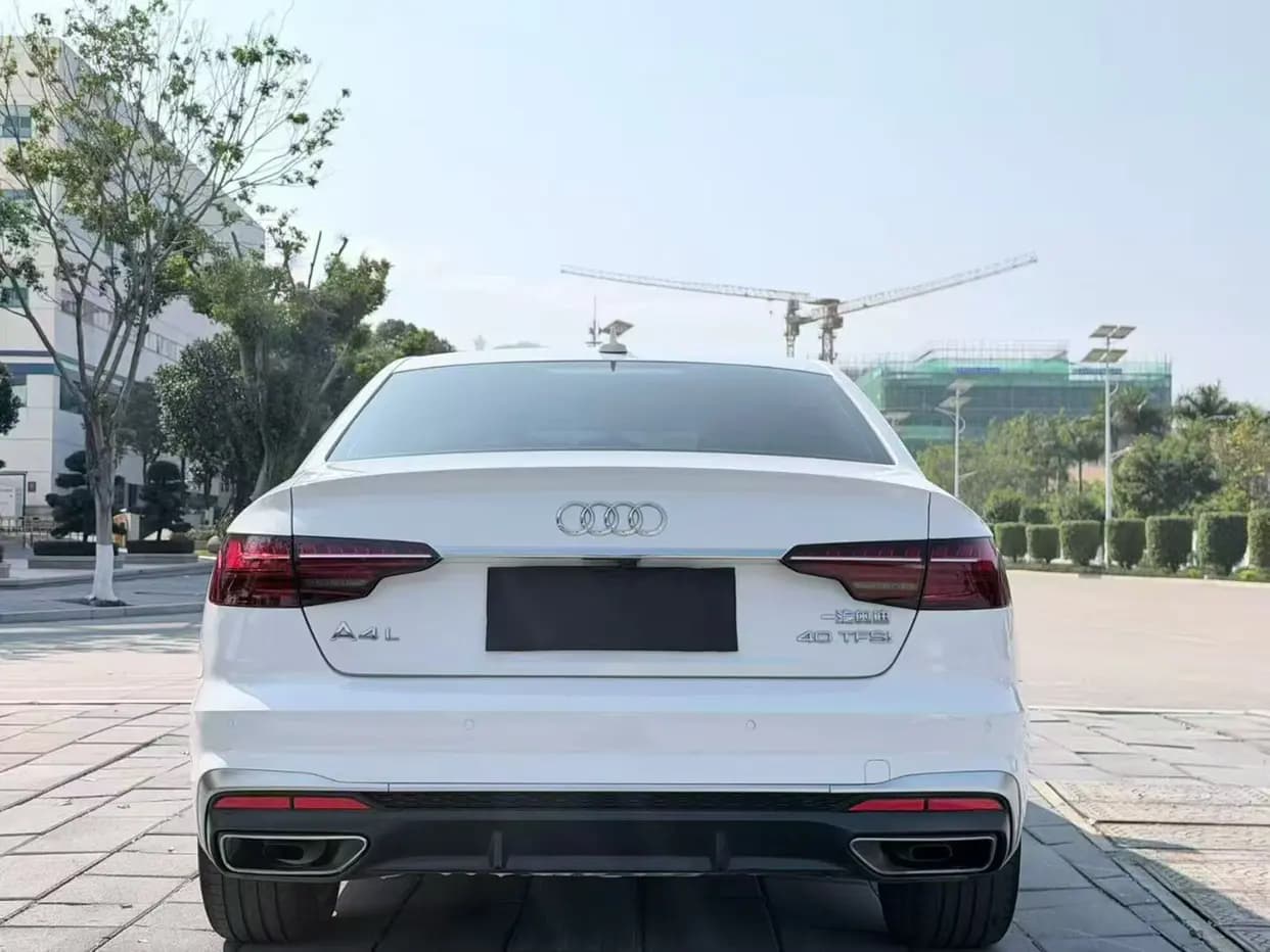 Audi A4L 2022 г. 90090 км. — фото 5