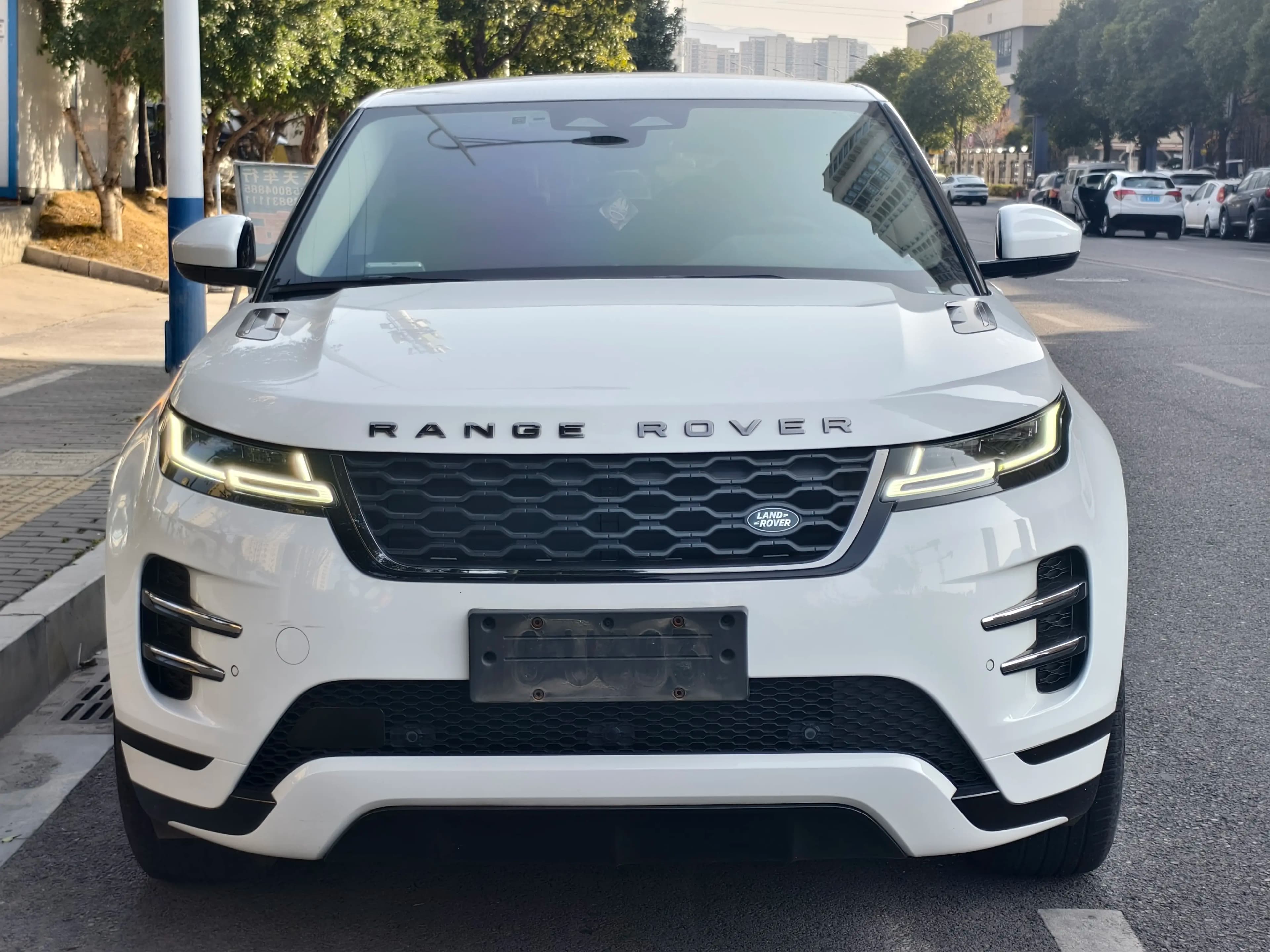 Land Rover Range Rover Evoque 2022 г. 55066 км. — фото 2