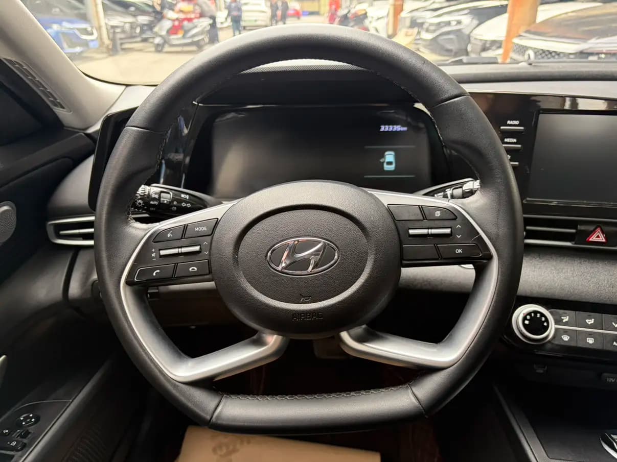 Hyundai Elantra 2022 г. 34042 км. — фото 12