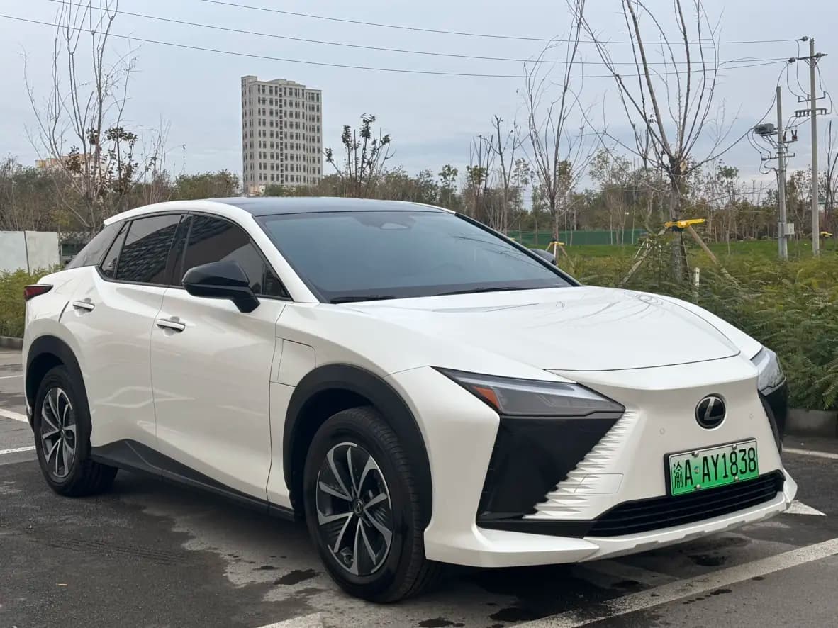 Lexus RZ 2024 г. 9286 км. — фото 3