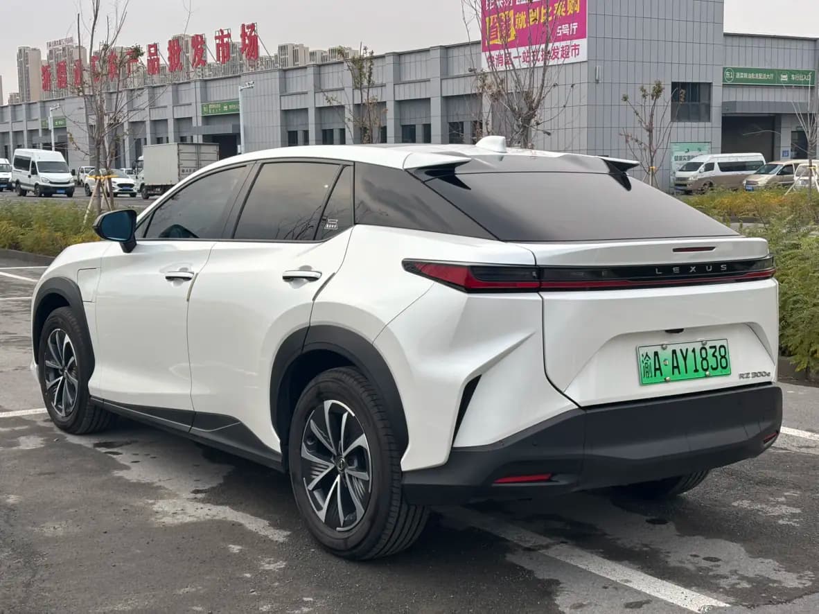 Lexus RZ 2024 г. 9286 км. — фото 4