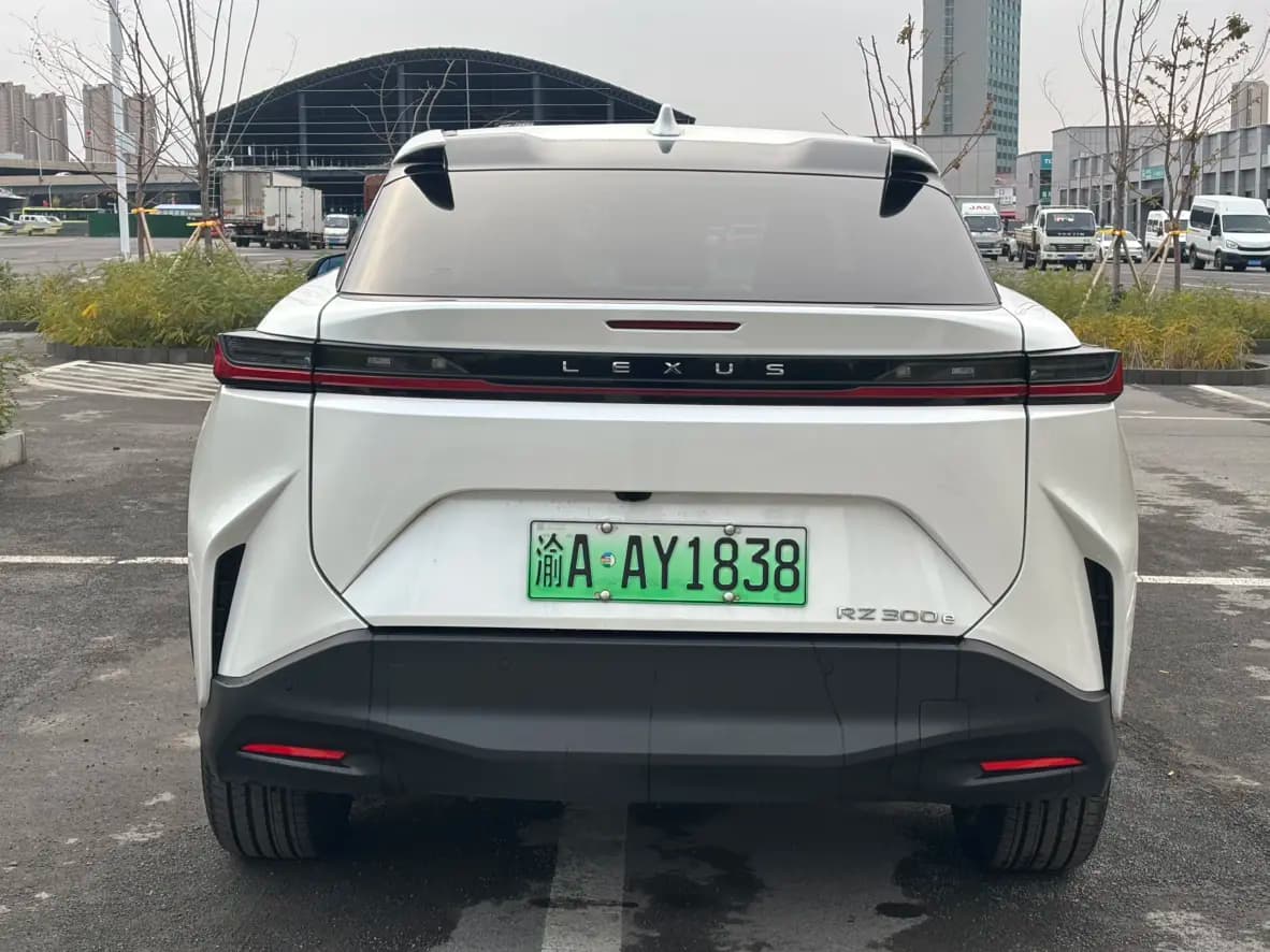 Lexus RZ 2024 г. 9286 км. — фото 5