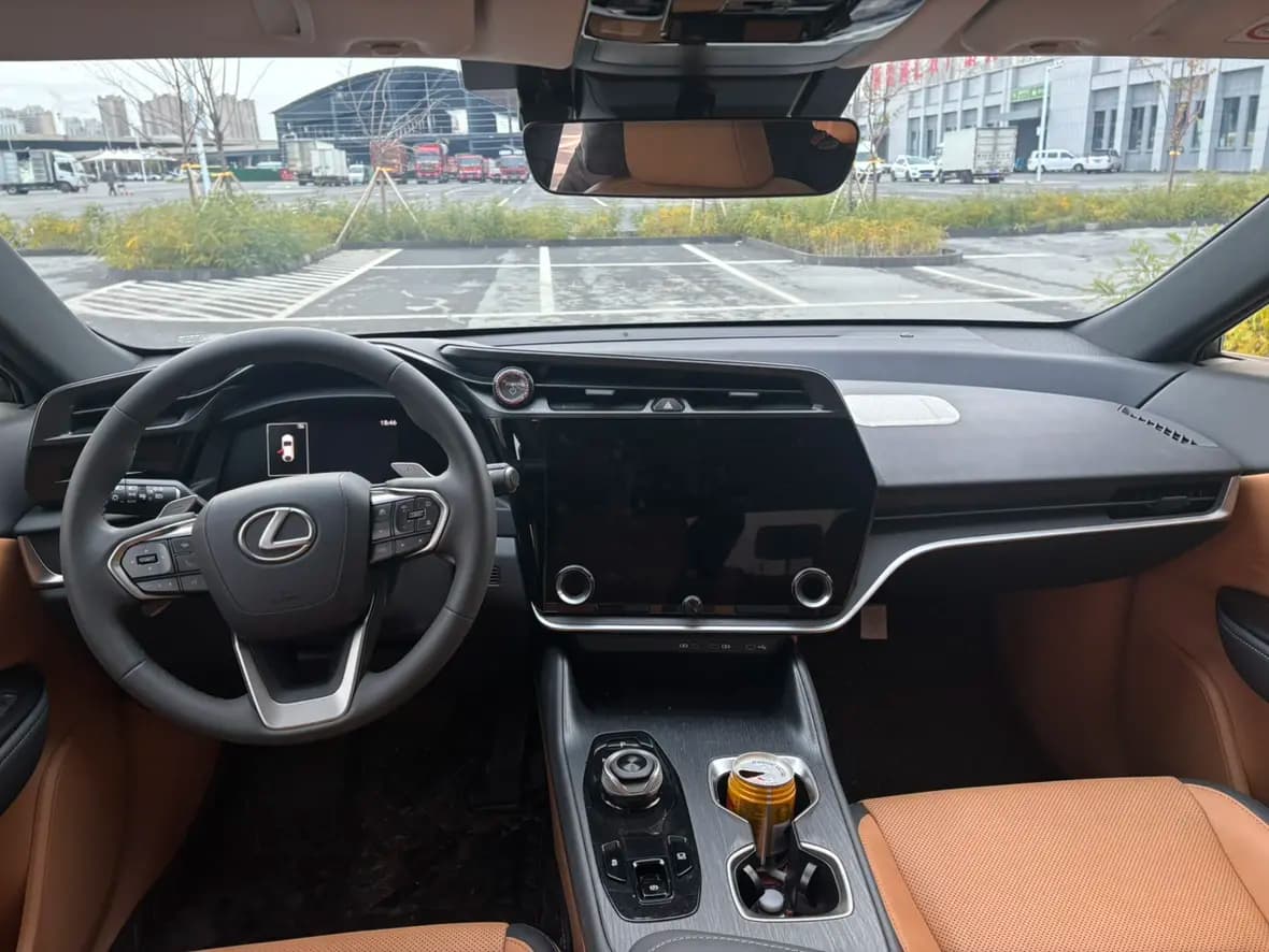 Lexus RZ 2024 г. 9286 км. — фото 7