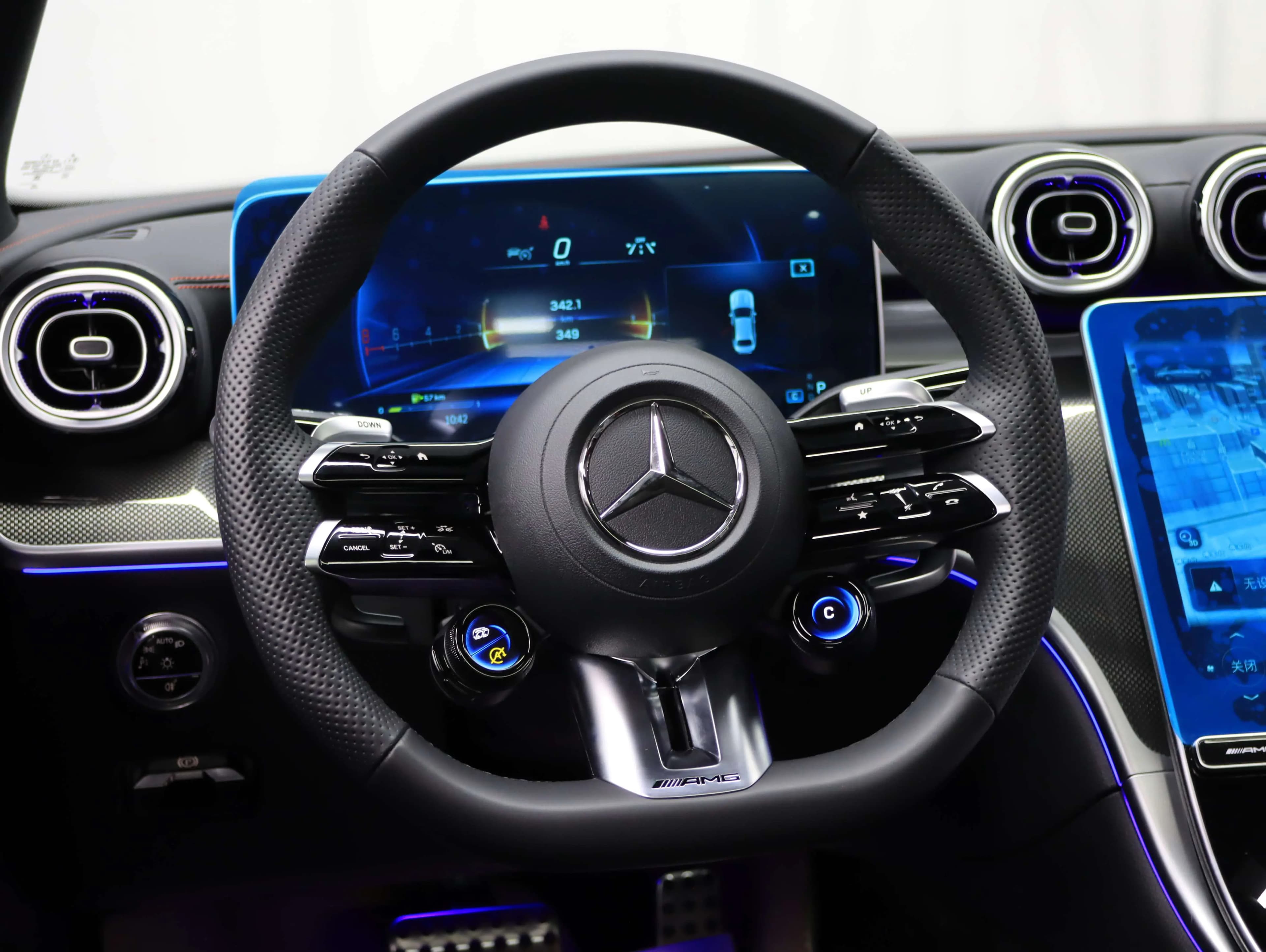 Mercedes-Benz C-Class AMG 2025 г. 323 км. — фото 16