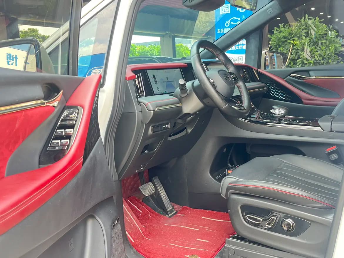 GAC Trumpchi M8 2023 г. 50000 км. — фото 14