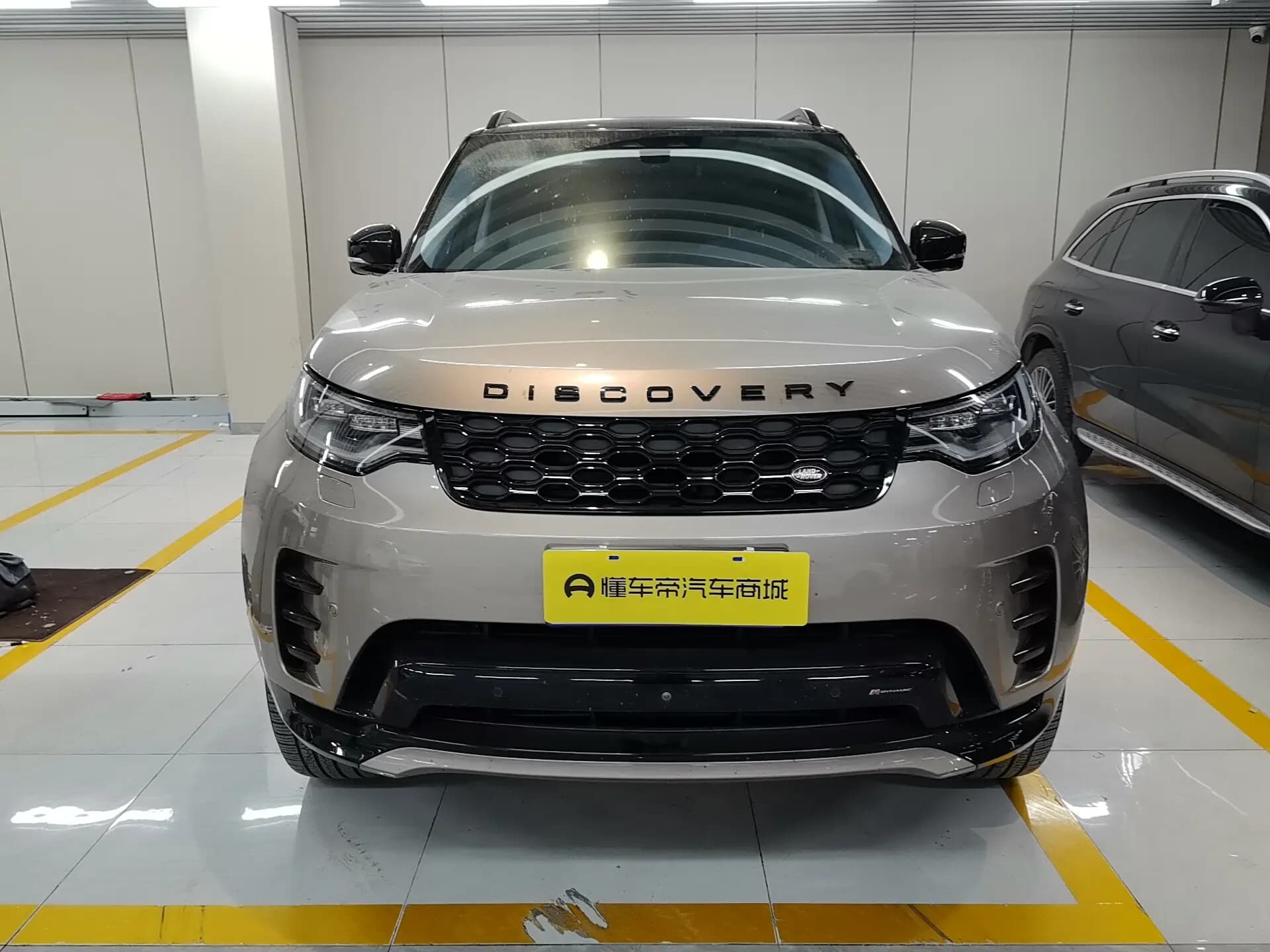 Land Rover Discovery 2023 г. 29164 км. — фото 2