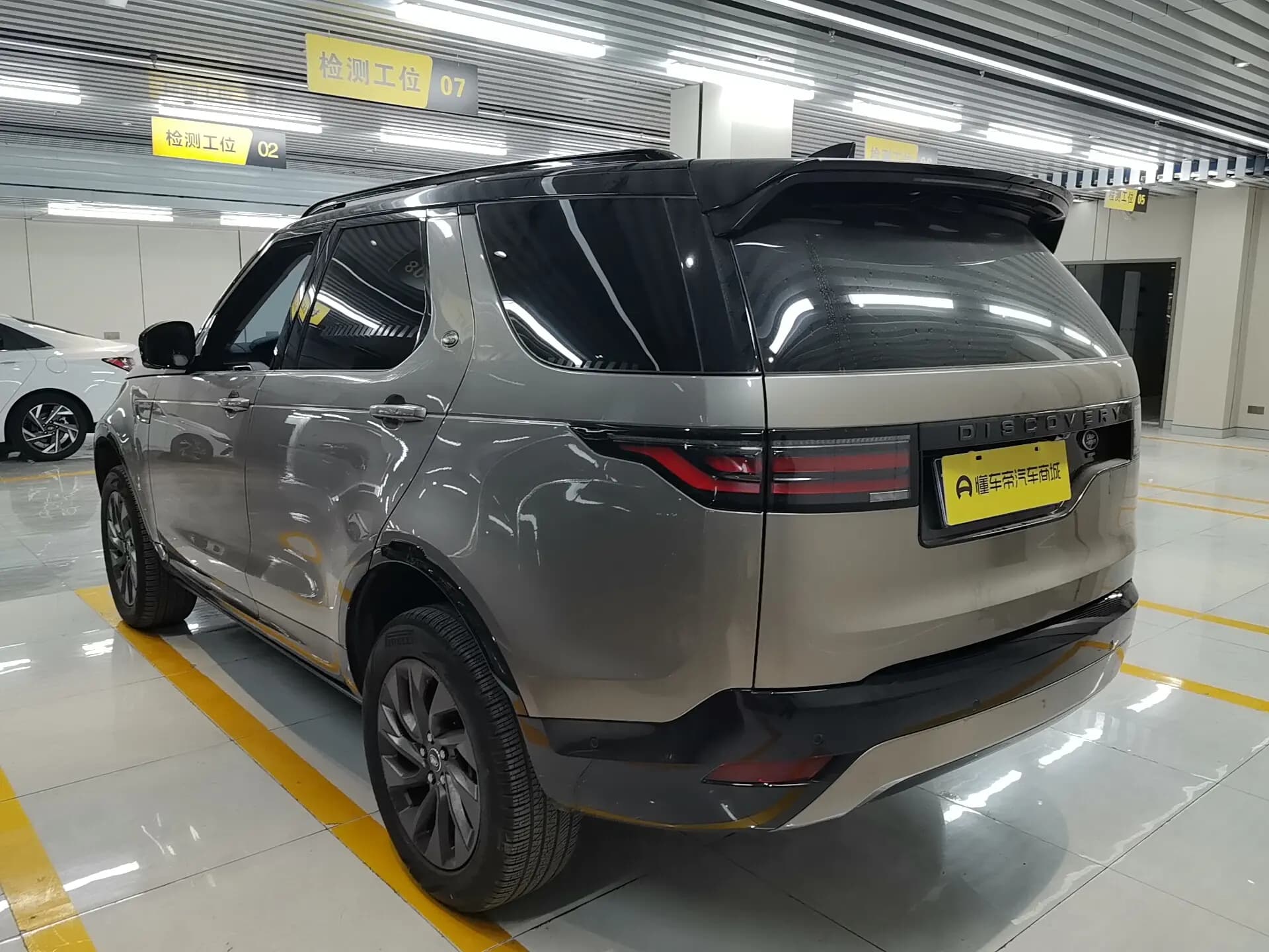 Land Rover Discovery 2023 г. 29164 км. — фото 6