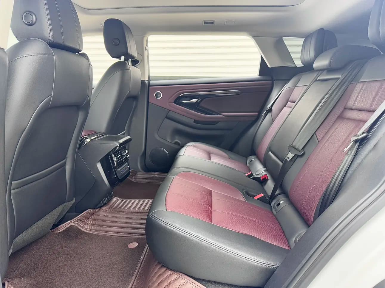 Land Rover Range Rover Evoque 2023 г. 27067 км. — фото 16