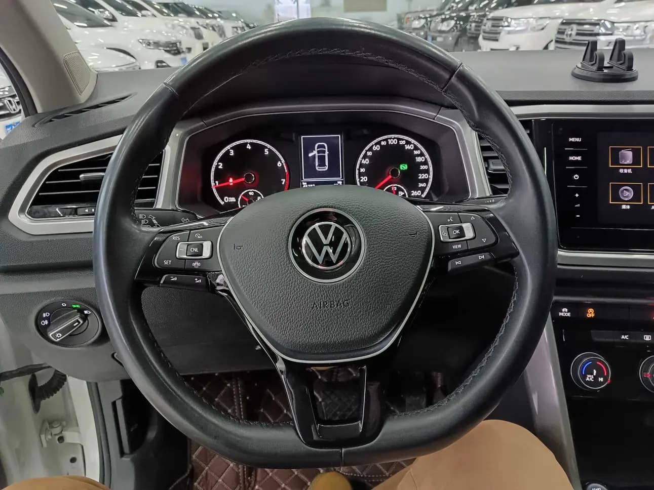 Volkswagen T-Roc 2023 г. 48129 км. — фото 14