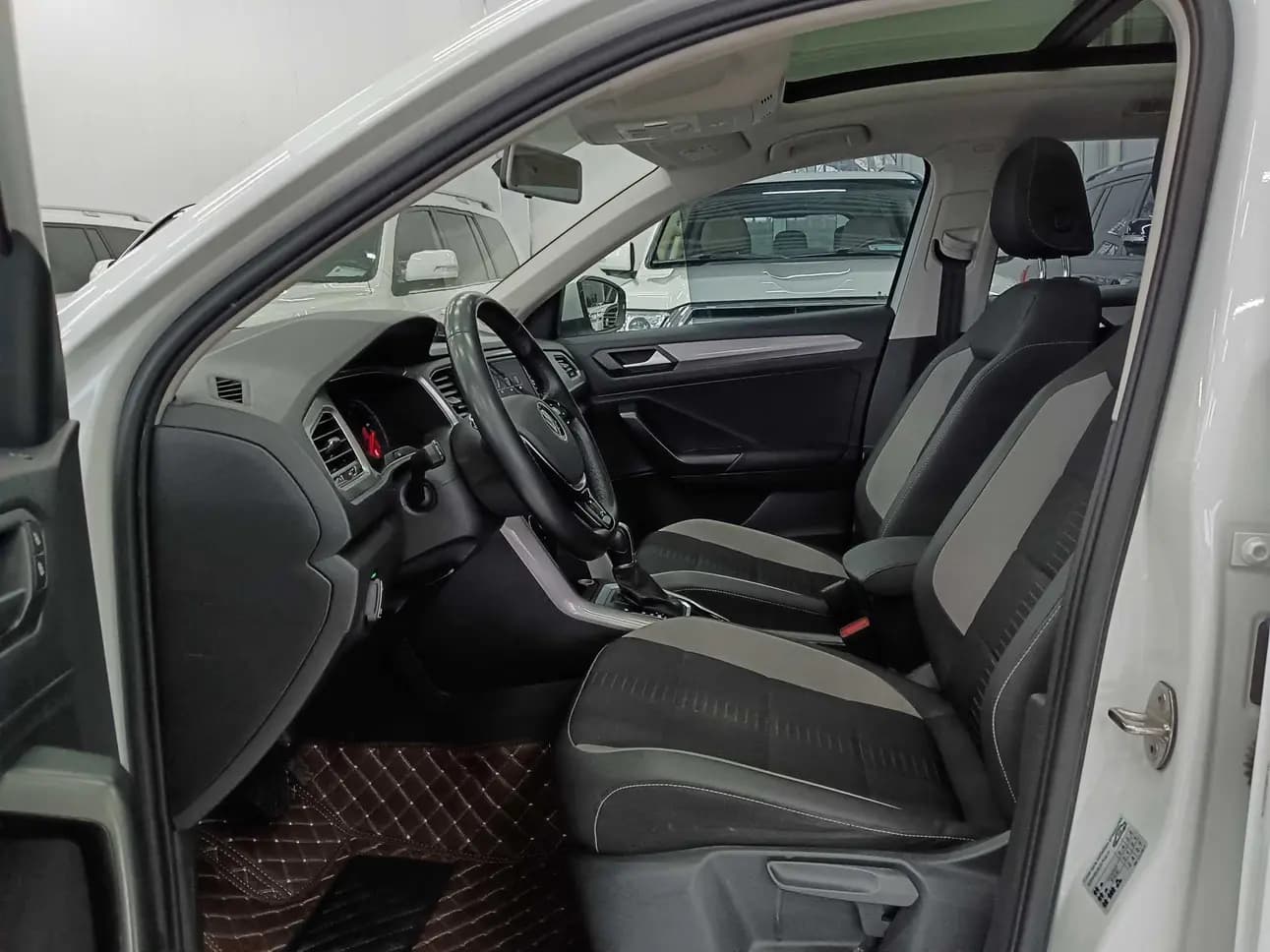 Volkswagen T-Roc 2023 г. 48129 км. — фото 17