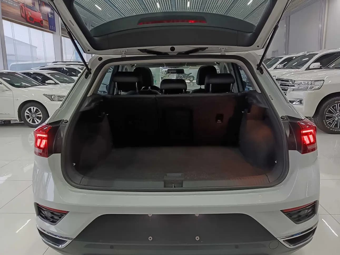 Volkswagen T-Roc 2023 г. 48129 км. — фото 19