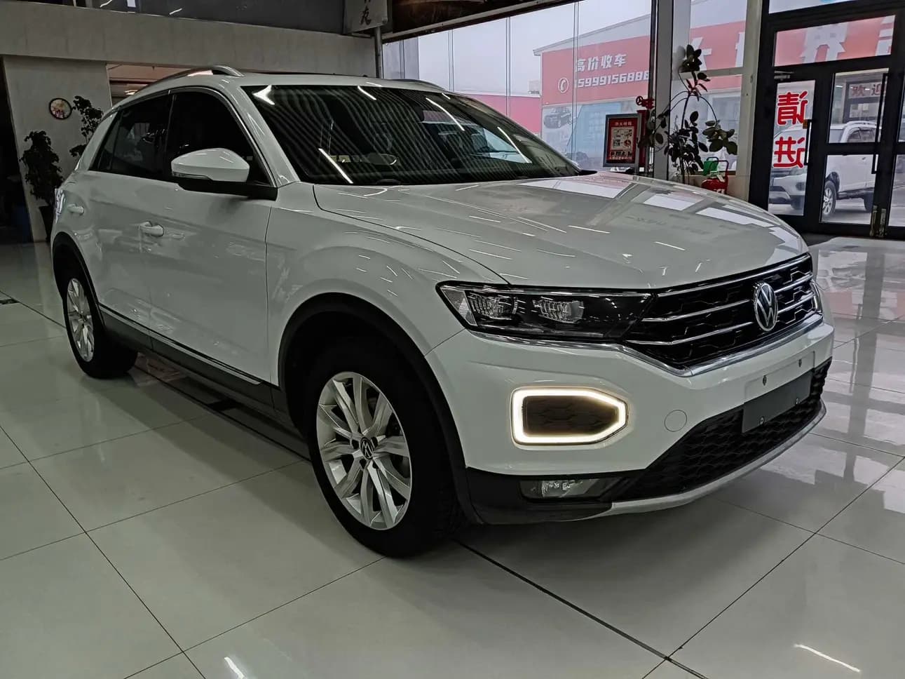 Volkswagen T-Roc 2023 г. 48129 км. — фото 3