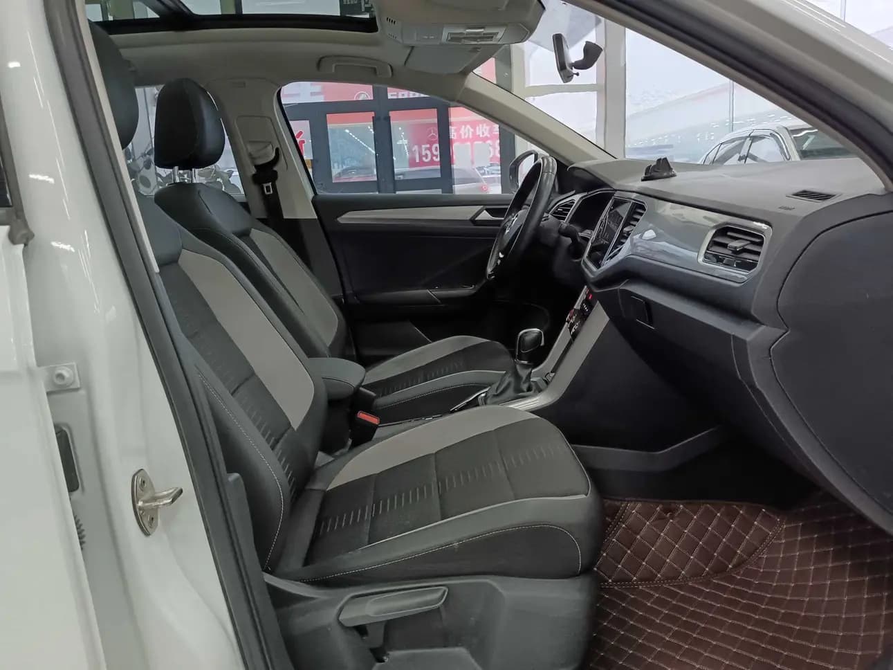 Volkswagen T-Roc 2023 г. 48129 км. — фото 21