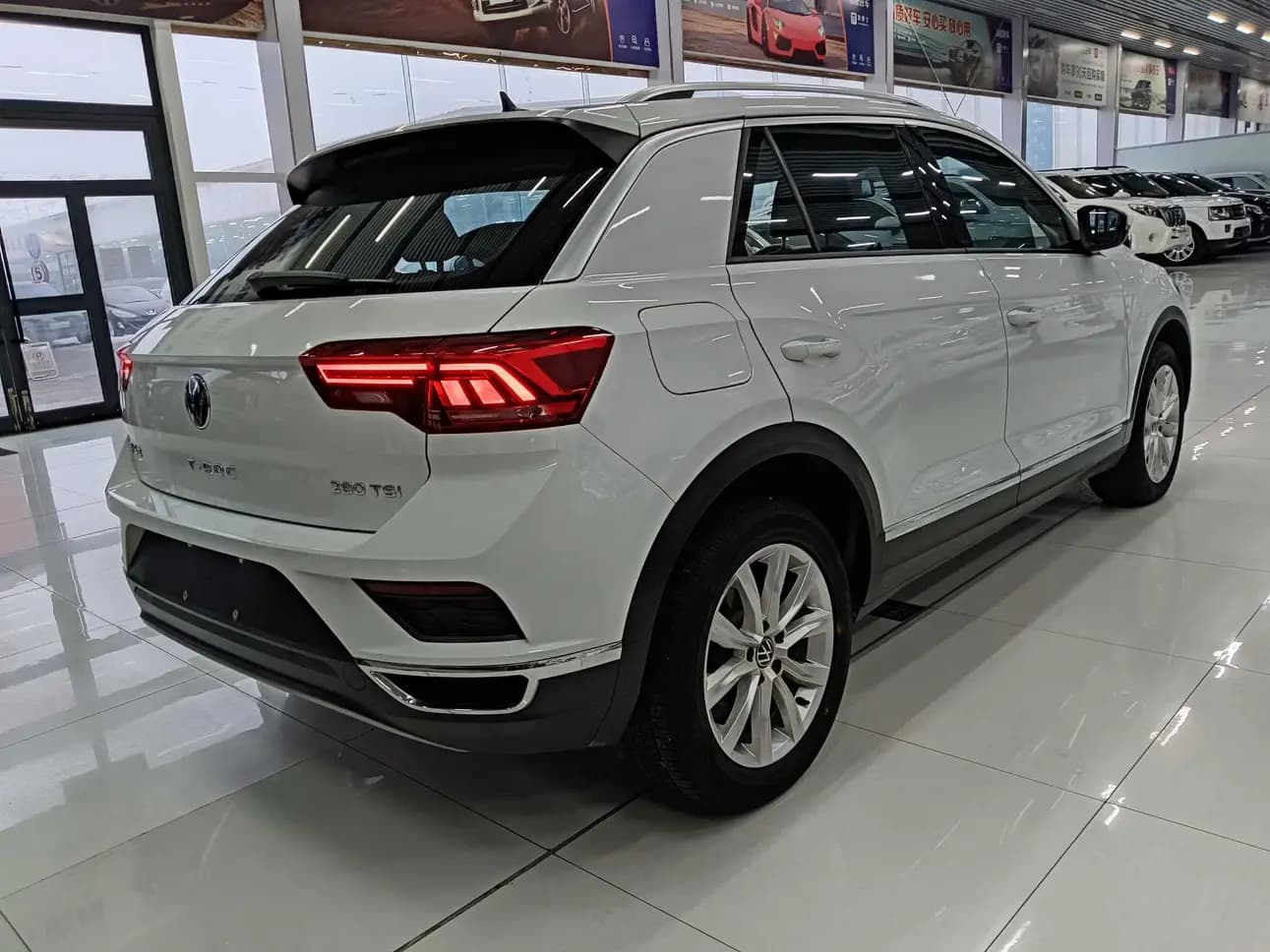Volkswagen T-Roc 2023 г. 48129 км. — фото 7