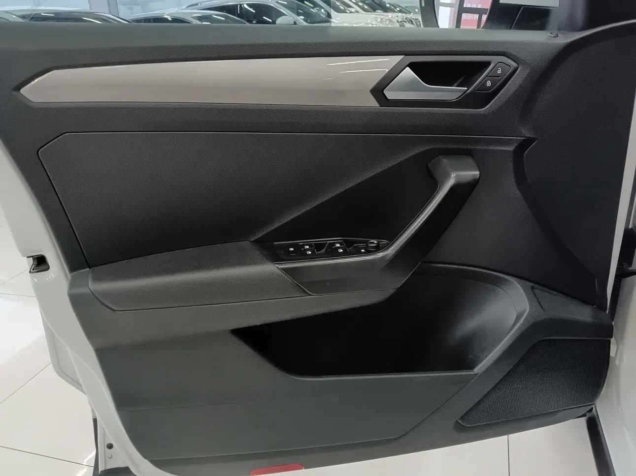 Volkswagen T-Roc 2023 г. 48129 км. — фото 10
