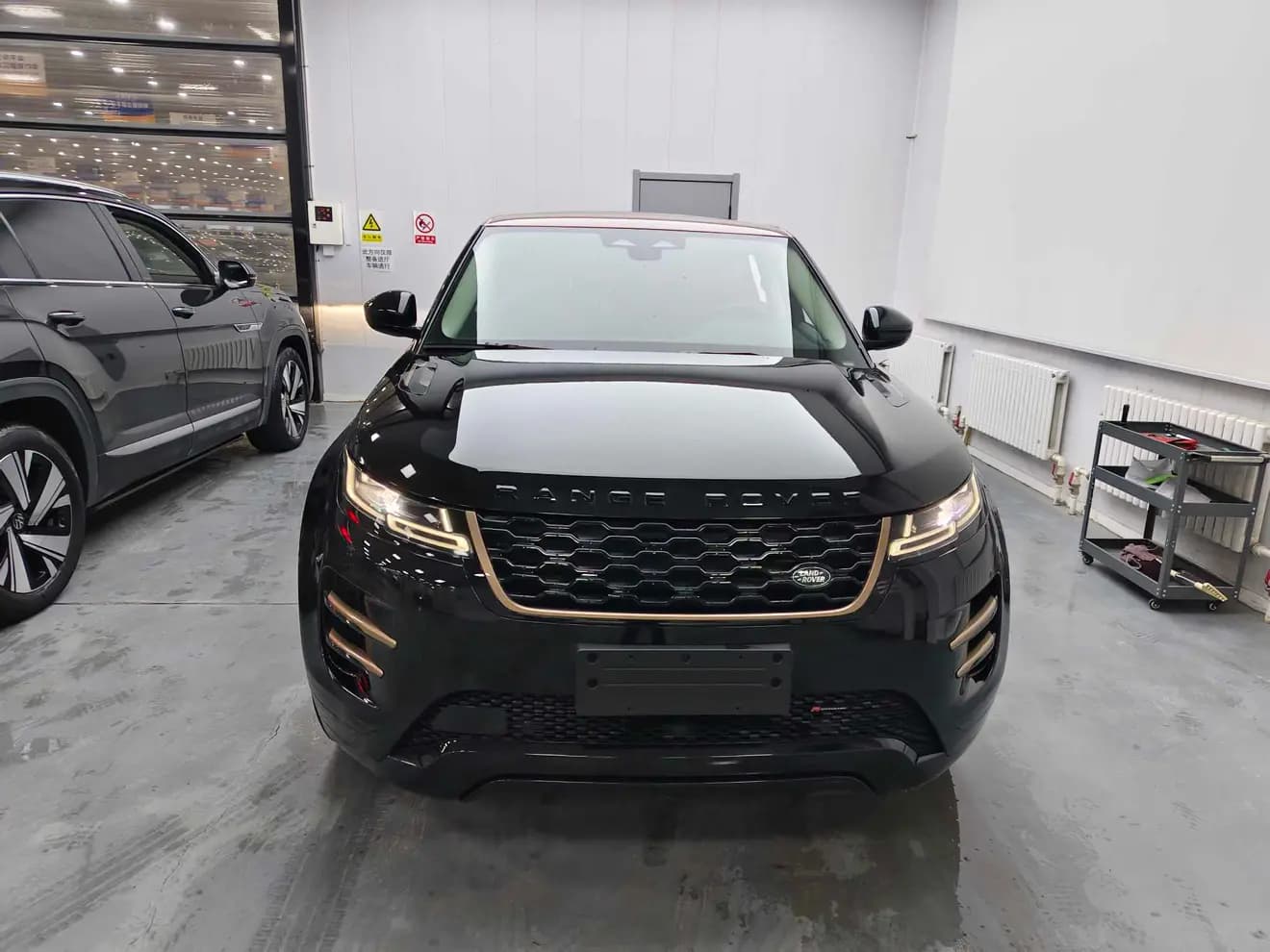 Land Rover Range Rover Evoque 2024 г. 27597 км. — фото 2