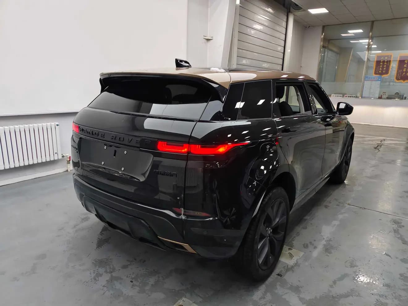 Land Rover Range Rover Evoque 2024 г. 27597 км. — фото 6