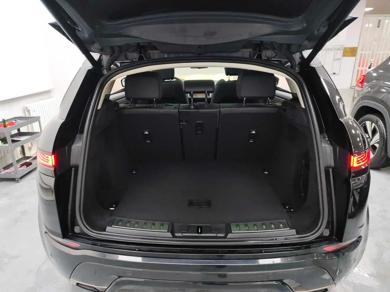 Land Rover Range Rover Evoque 2024 г. 27597 км. — фото 8