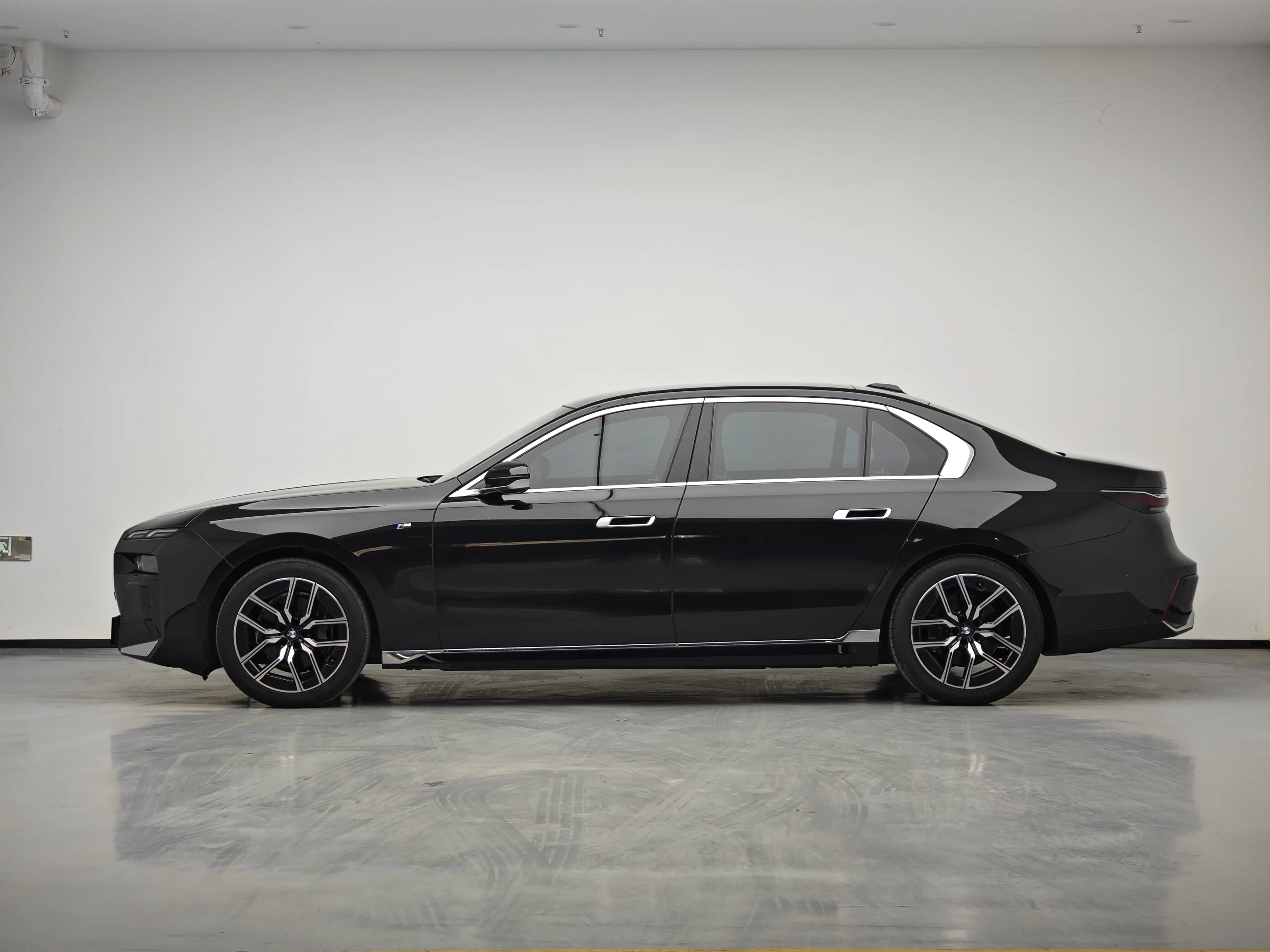 BMW 7 Series 2024 г. 44809 км. — фото 4