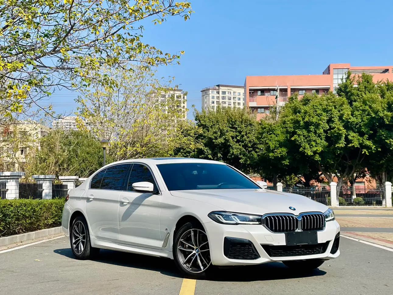BMW 5 Series 2023 г. 33010 км. — фото 3