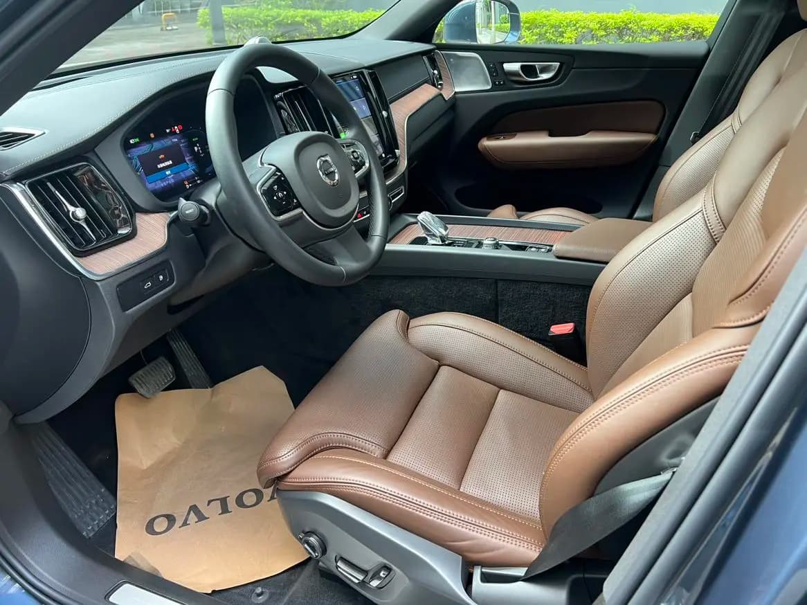 Volvo XC60 PHEV 2024 г. 22846 км. — фото 12
