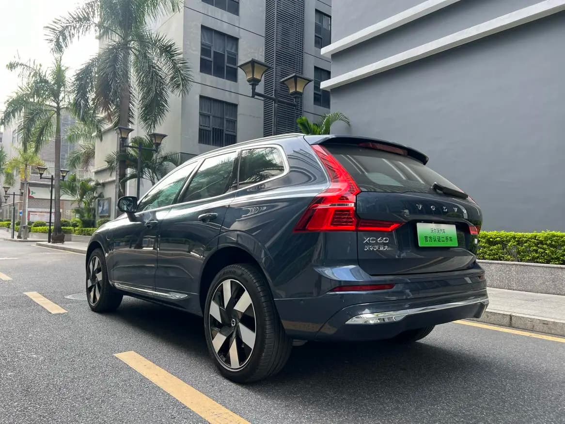 Volvo XC60 PHEV 2024 г. 22846 км. — фото 4