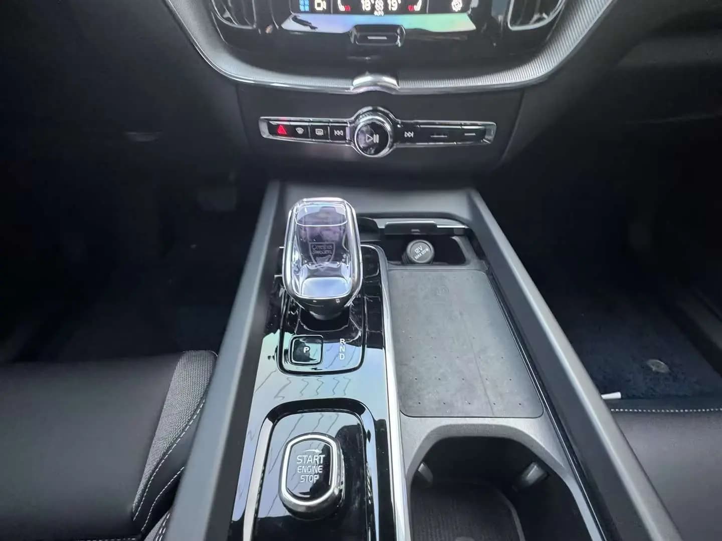 Volvo XC60 2024 г. 20147 км. — фото 9