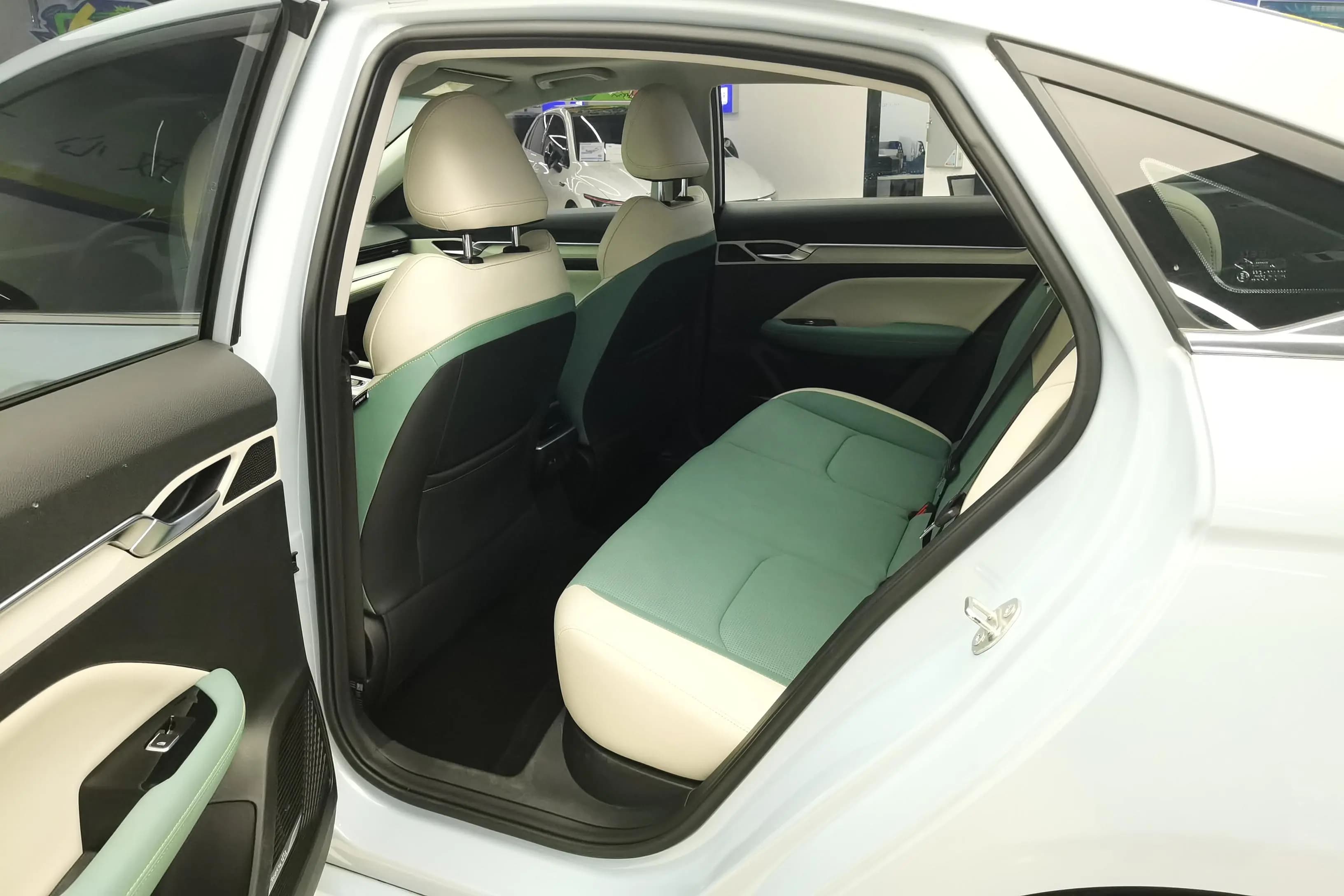 Geely Emgrand L HiP 2022 г. 27043 км. — фото 16
